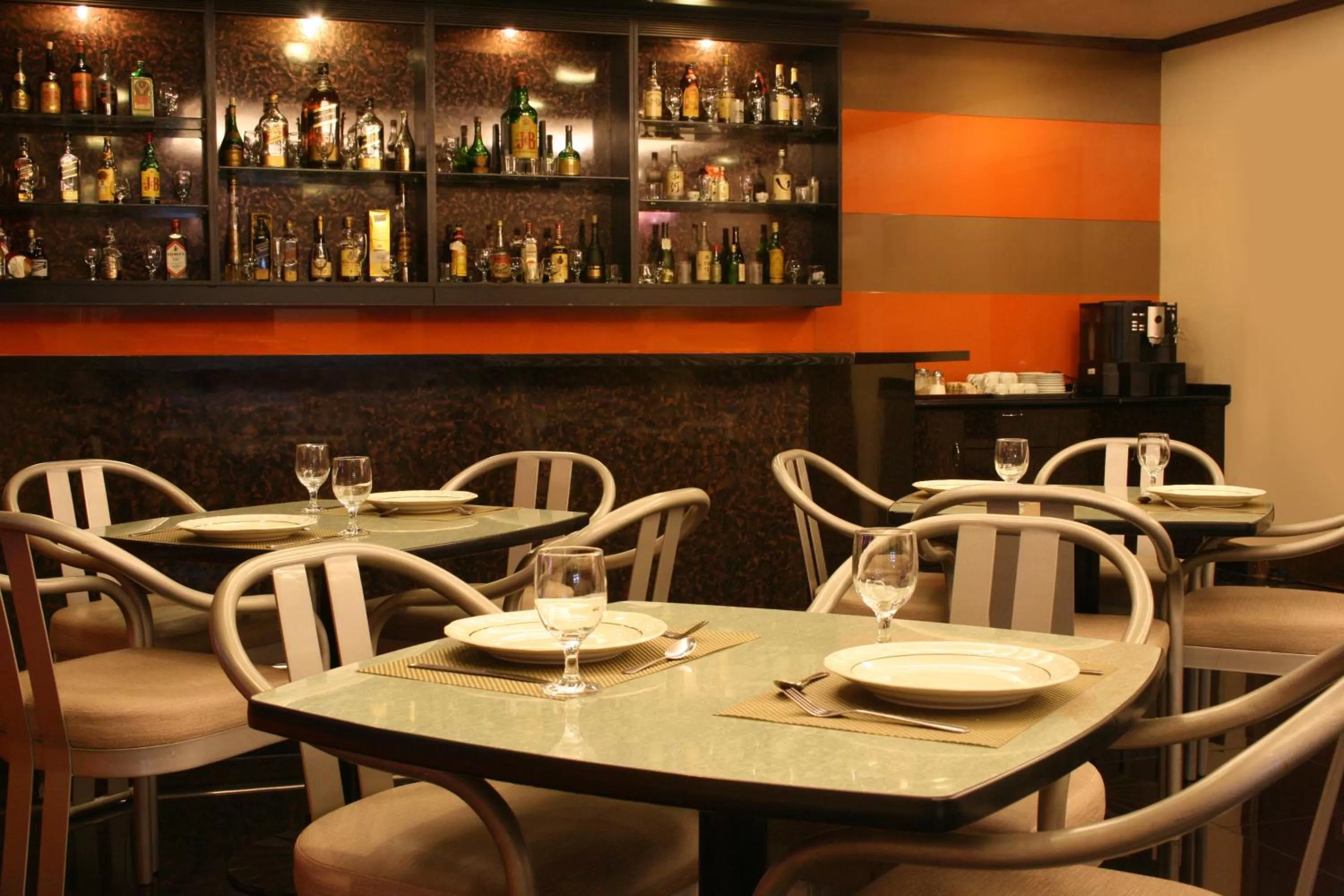 Restaurant/places to eat in Riviera Mansion Hotel