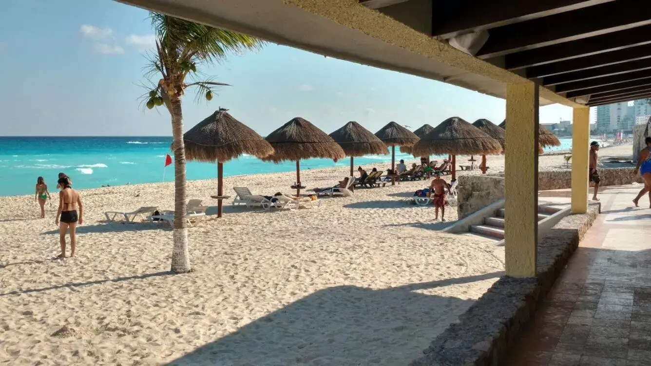 Beach in Apartment Ocean Front Cancun