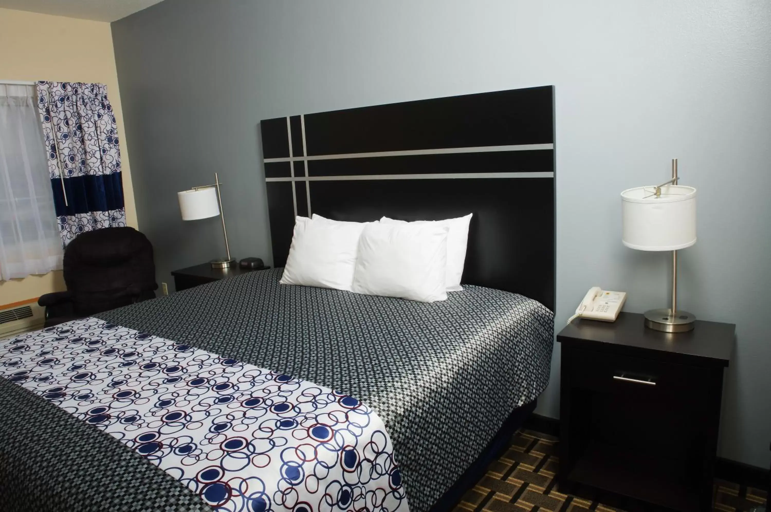 Deluxe King Room in DUTCH INN AND SUITES Deluxe King Room in DUTCH INN AND SUITES