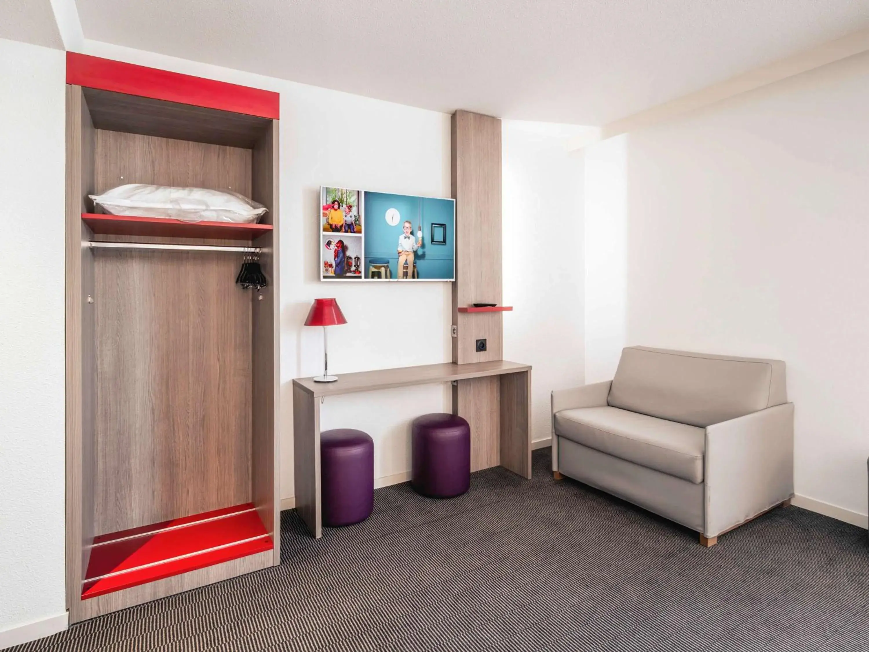 Photo of the whole room in ibis Styles Toulouse Cite Espace