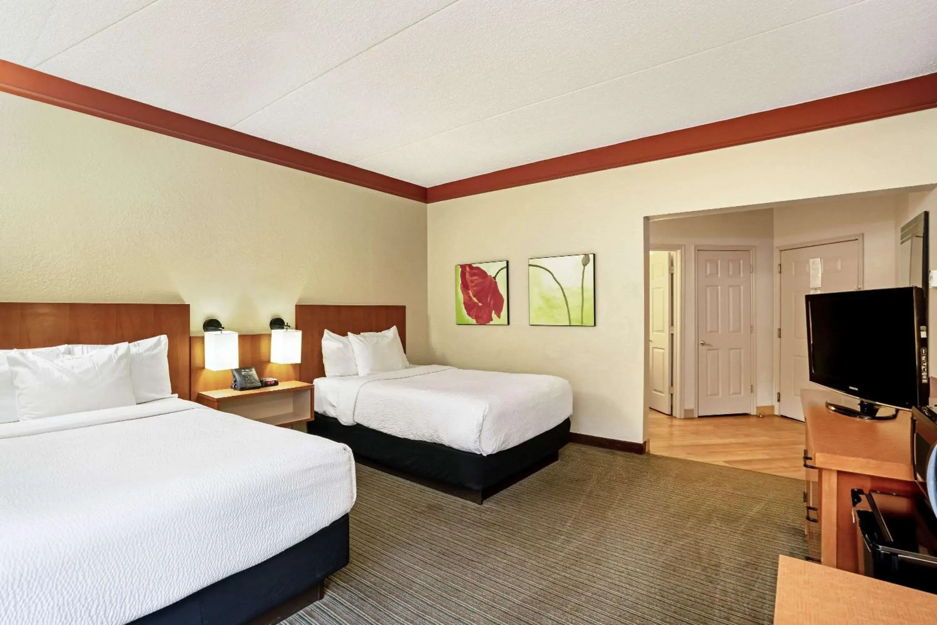 Photo of the whole room, Bed in La Quinta by Wyndham Memphis Primacy Parkway