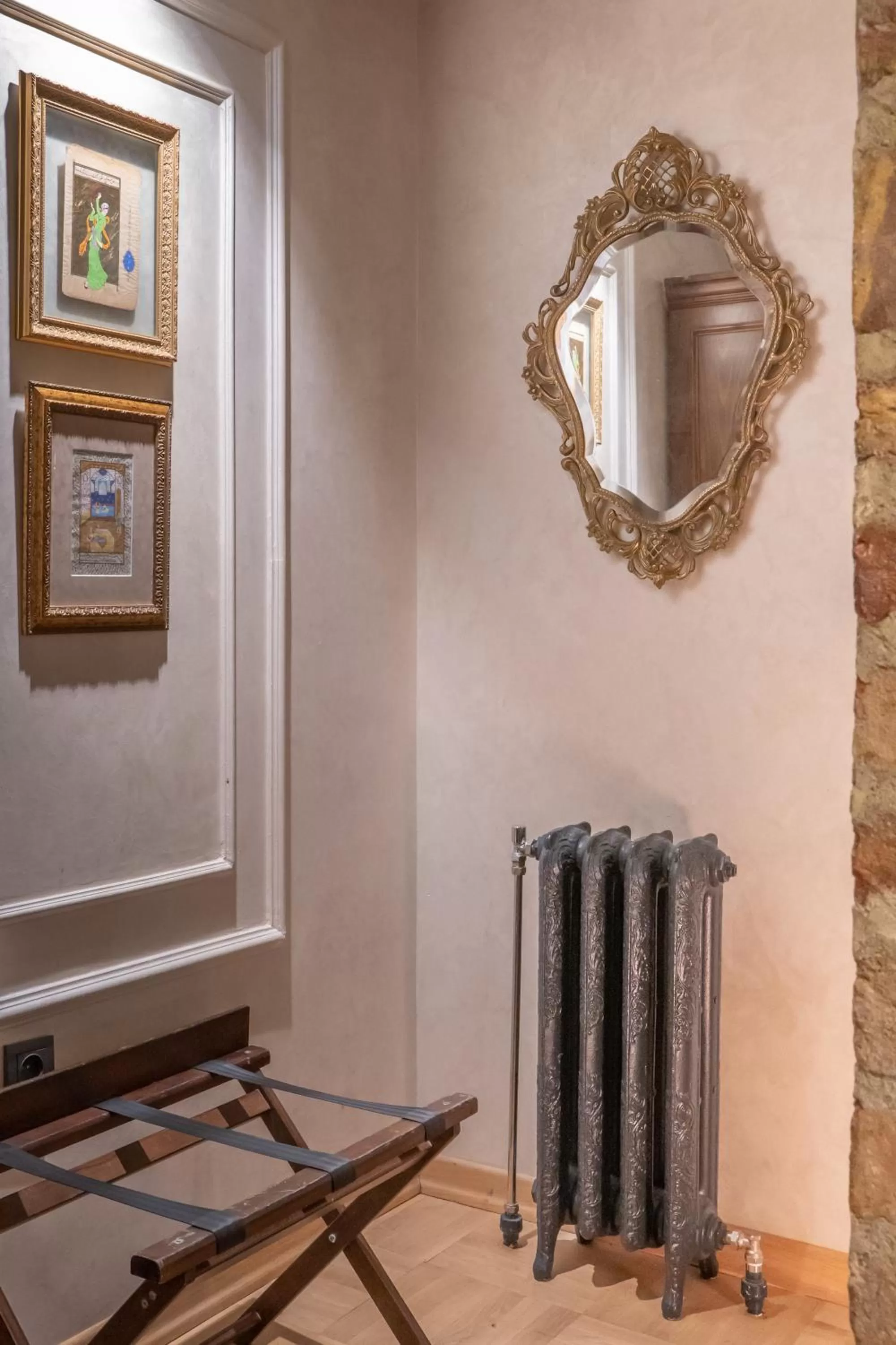 Decorative detail in Hotel Niles Istanbul