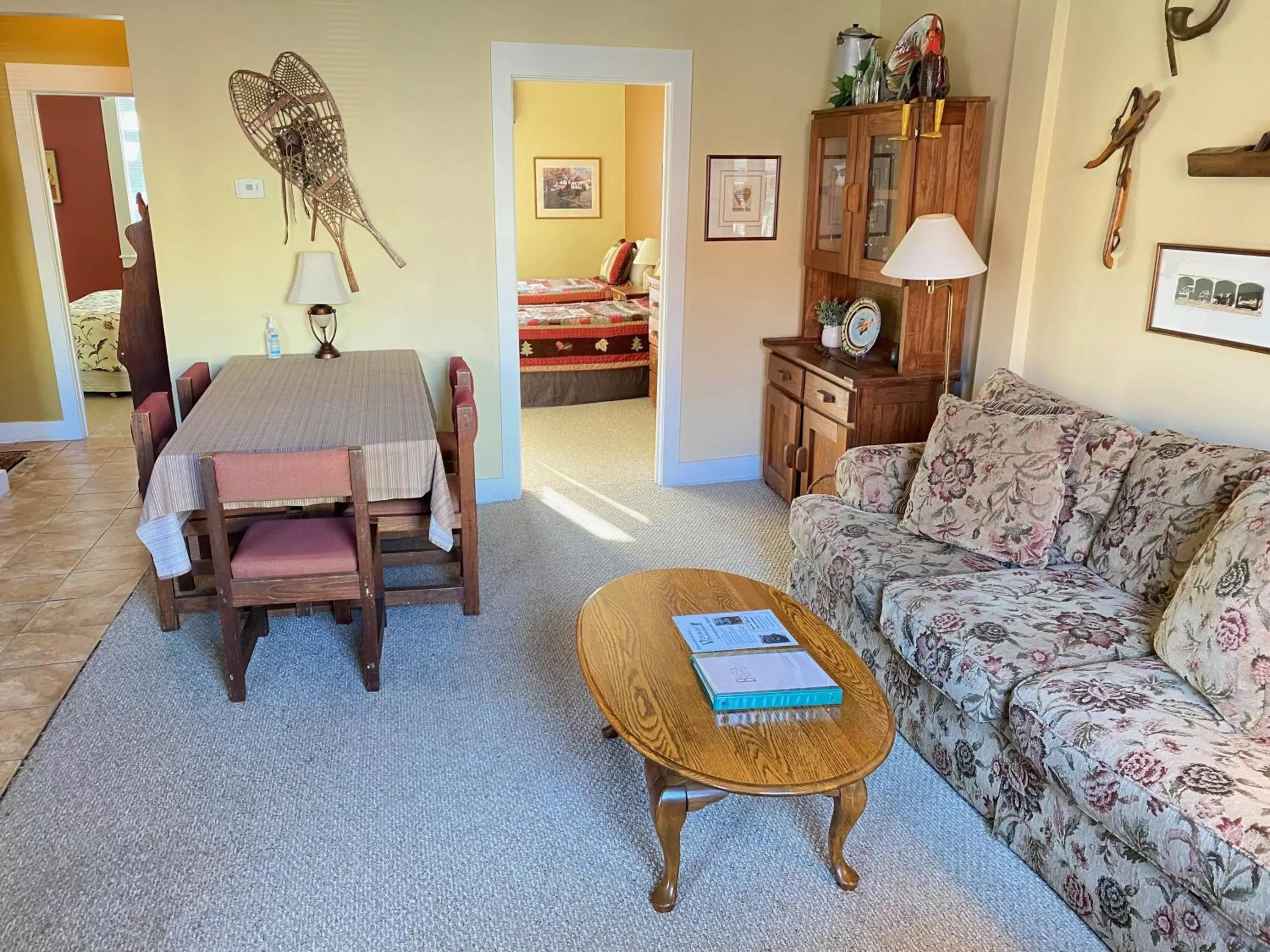 Three-Bedroom Suite in Bristol Suites Three-Bedroom Suite in Bristol Suites