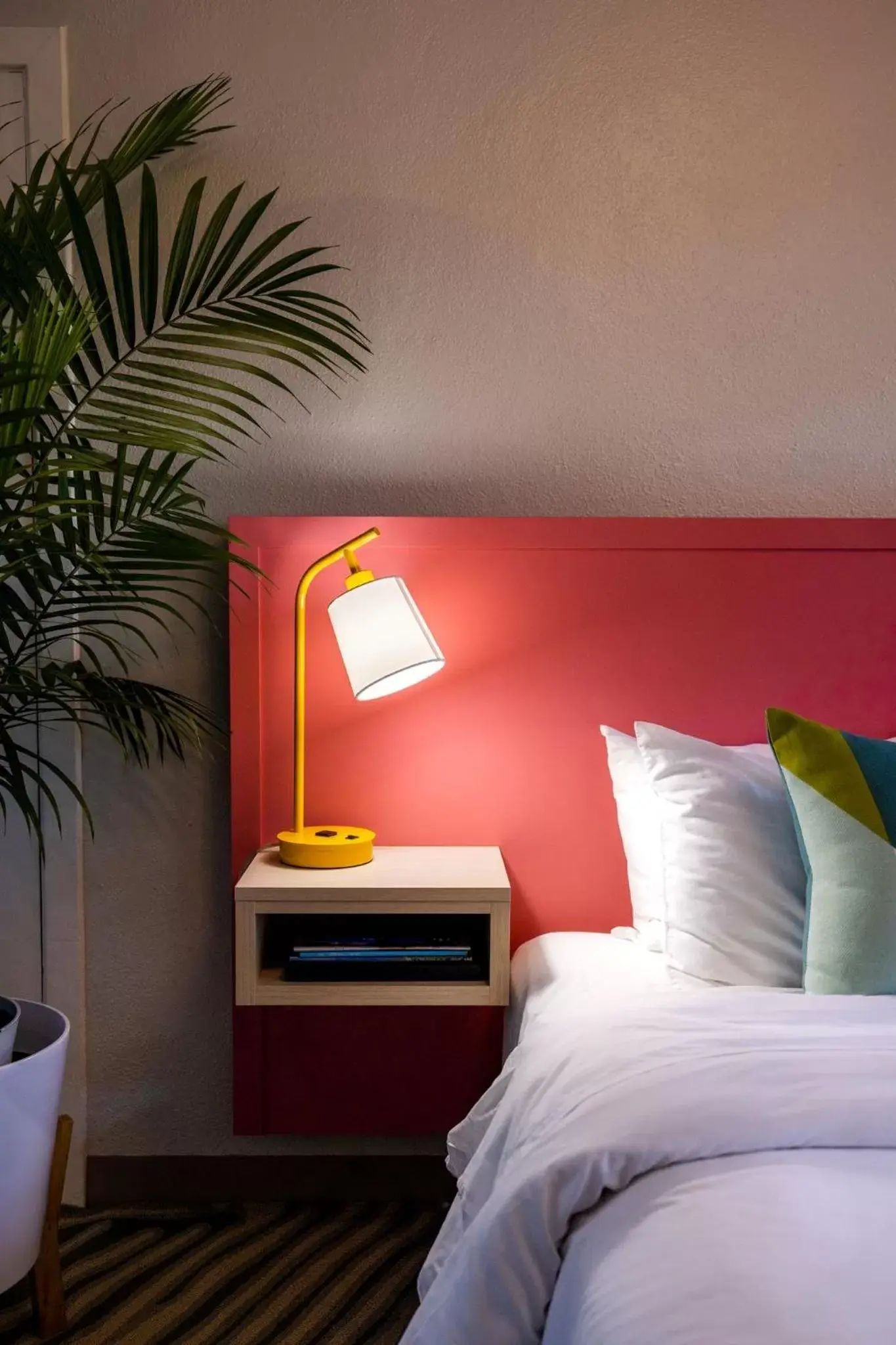 Bedroom, Bed in Queen's Court Inn Bedroom, Bed in Queen's Court Inn