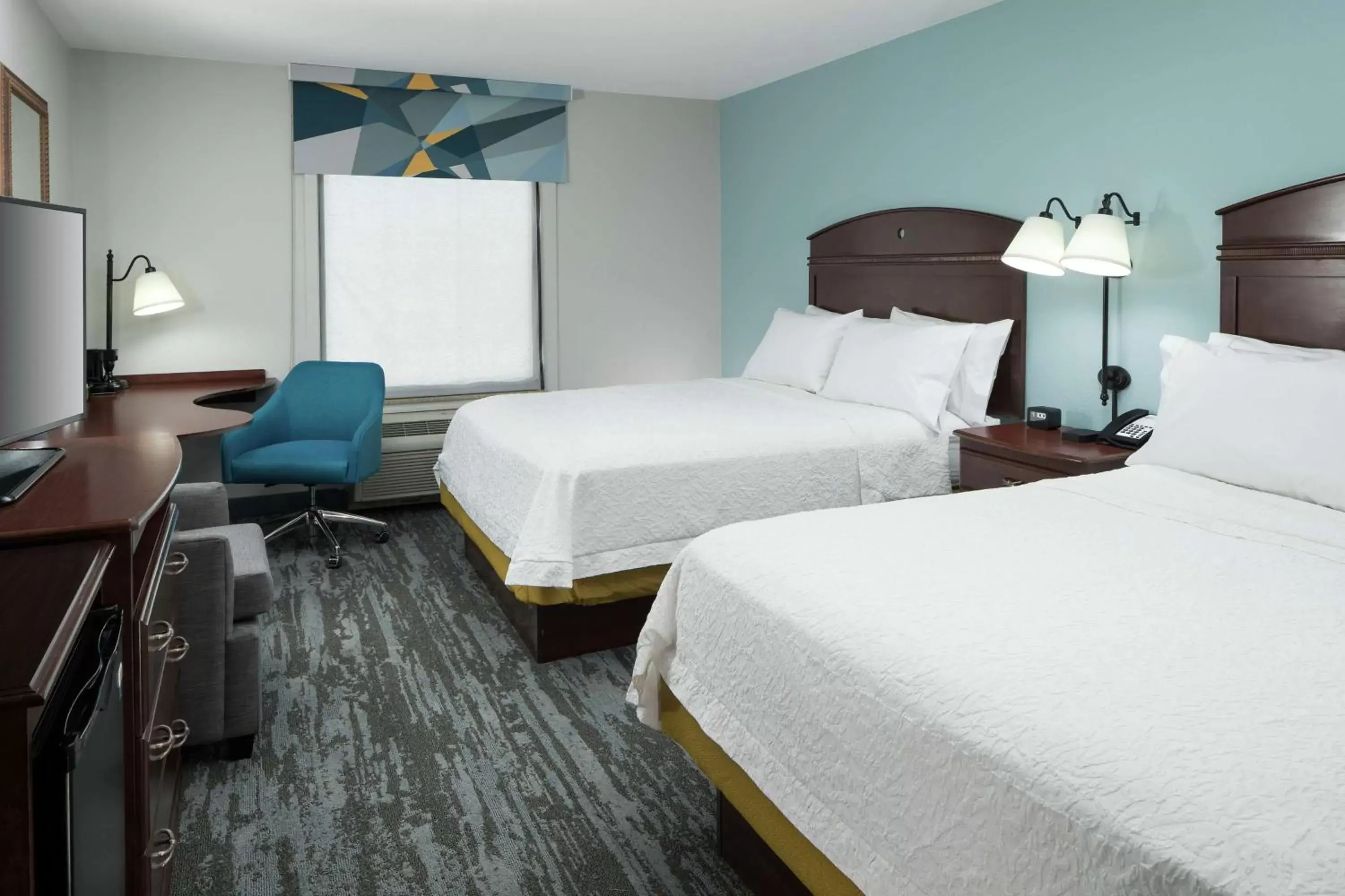 Bedroom, Bed in Hampton Inn & Suites Rochester-North