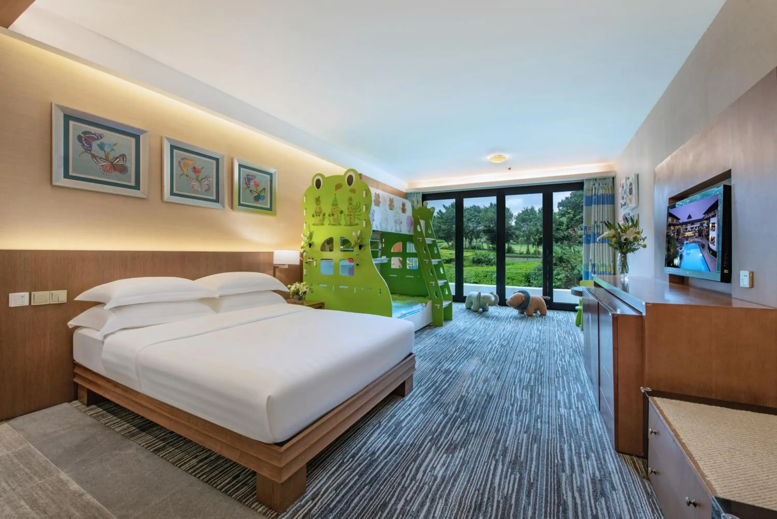 children in Mission Hills Hotel Resorts Shenzhen