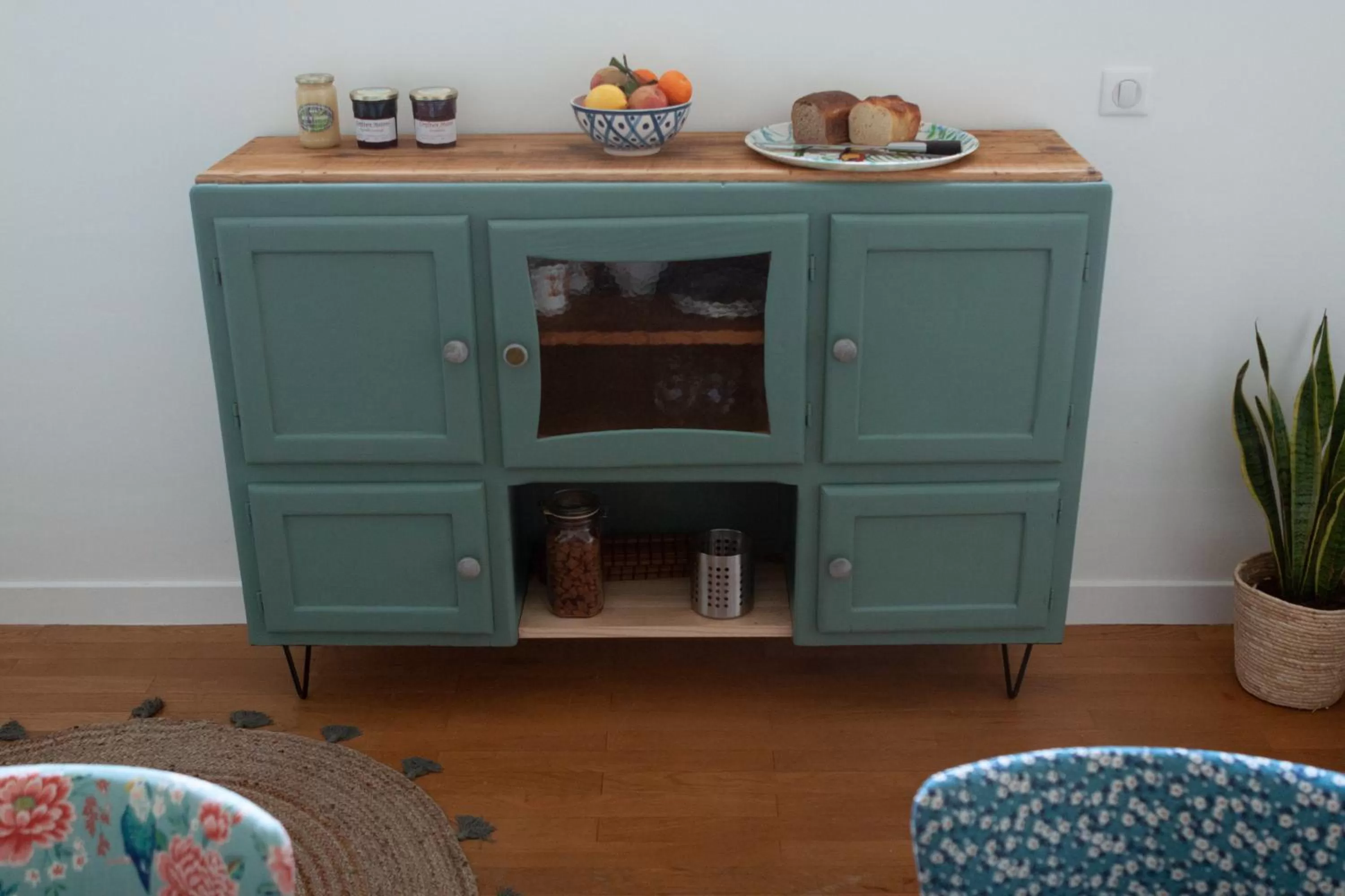 Breakfast, TV/Entertainment Center in Les Cabanons