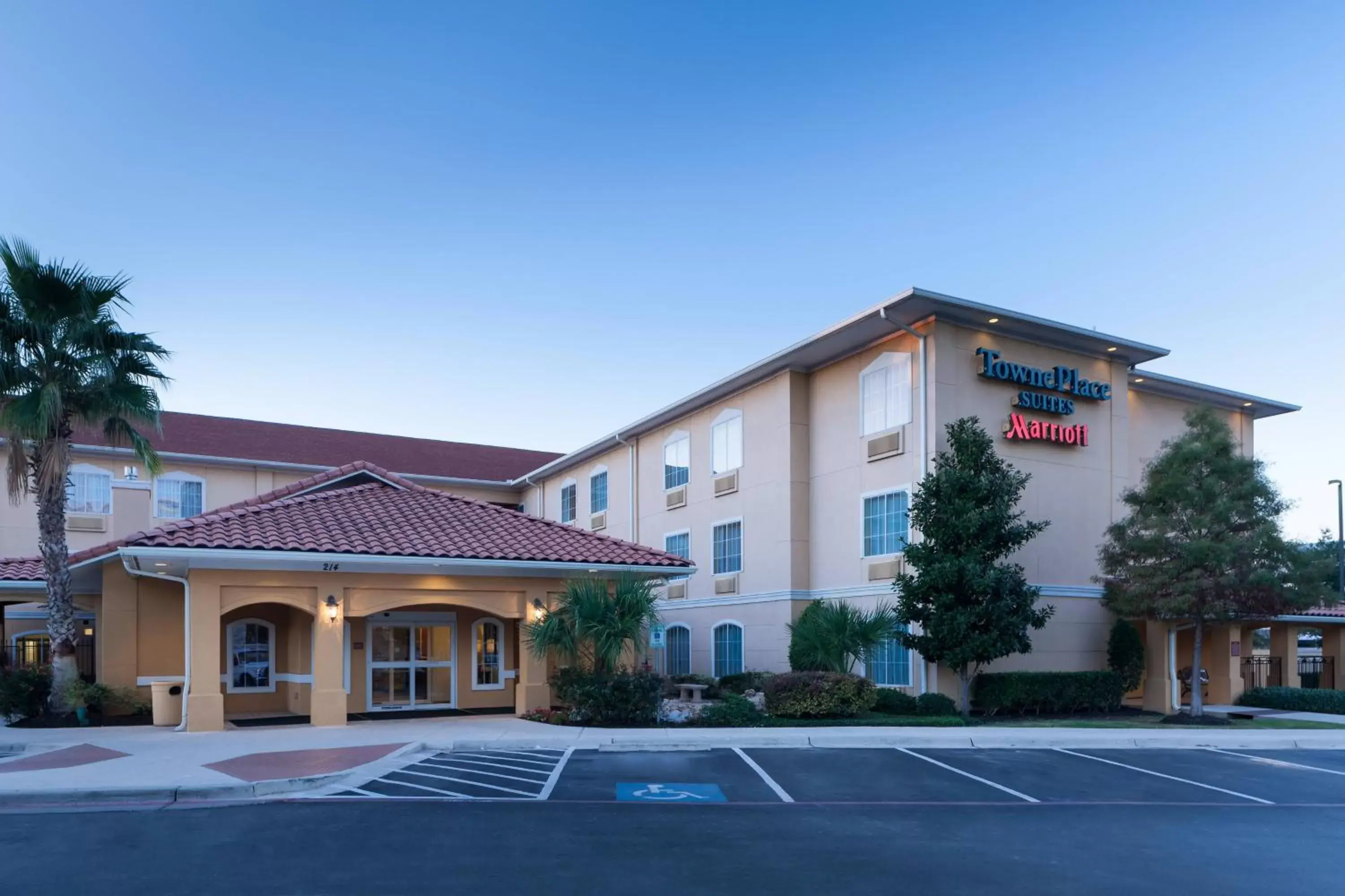 Property Building in TownePlace Suites by Marriott San Antonio Airport