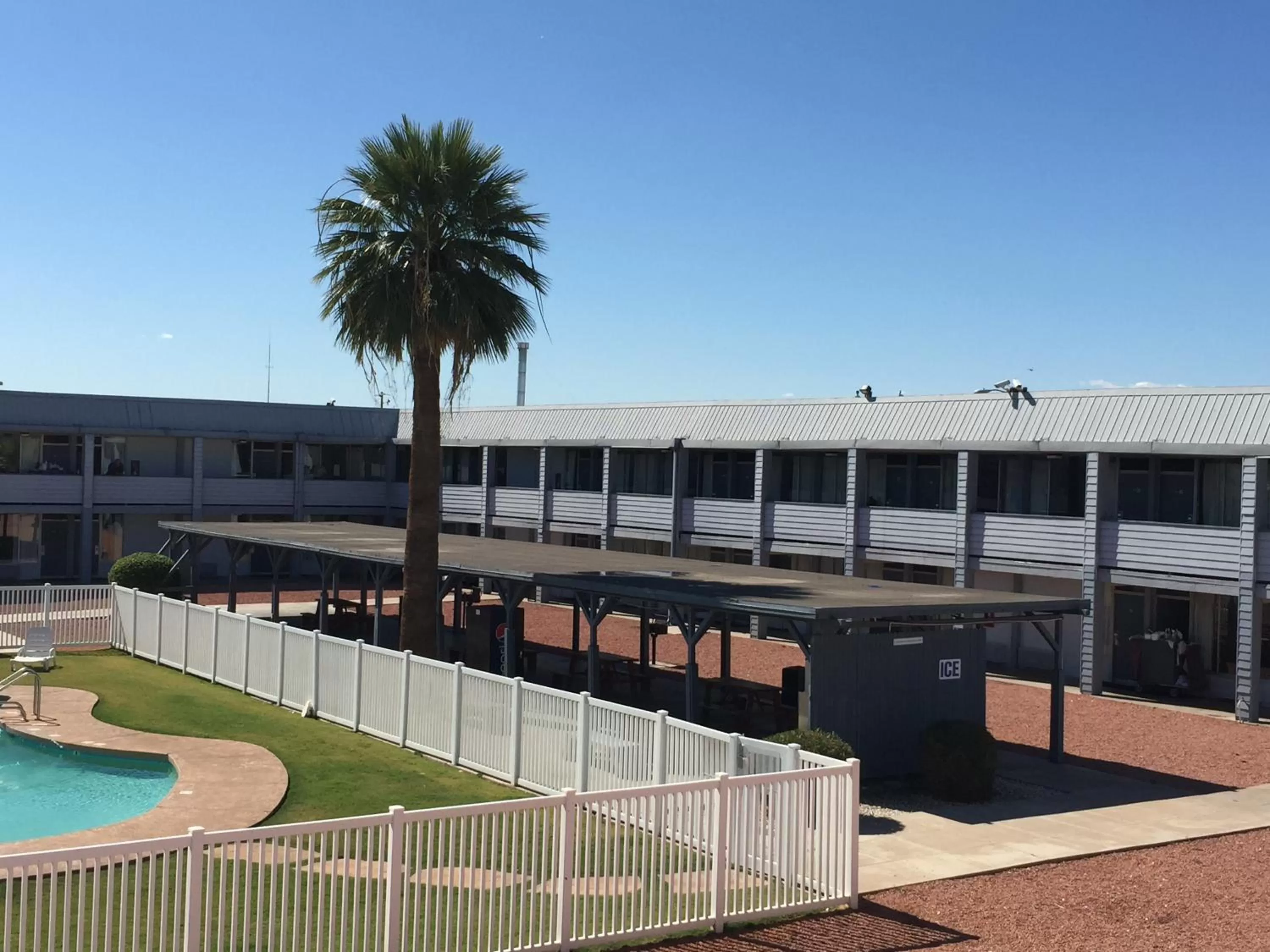 Property building in EZ 8 Motel Airporter