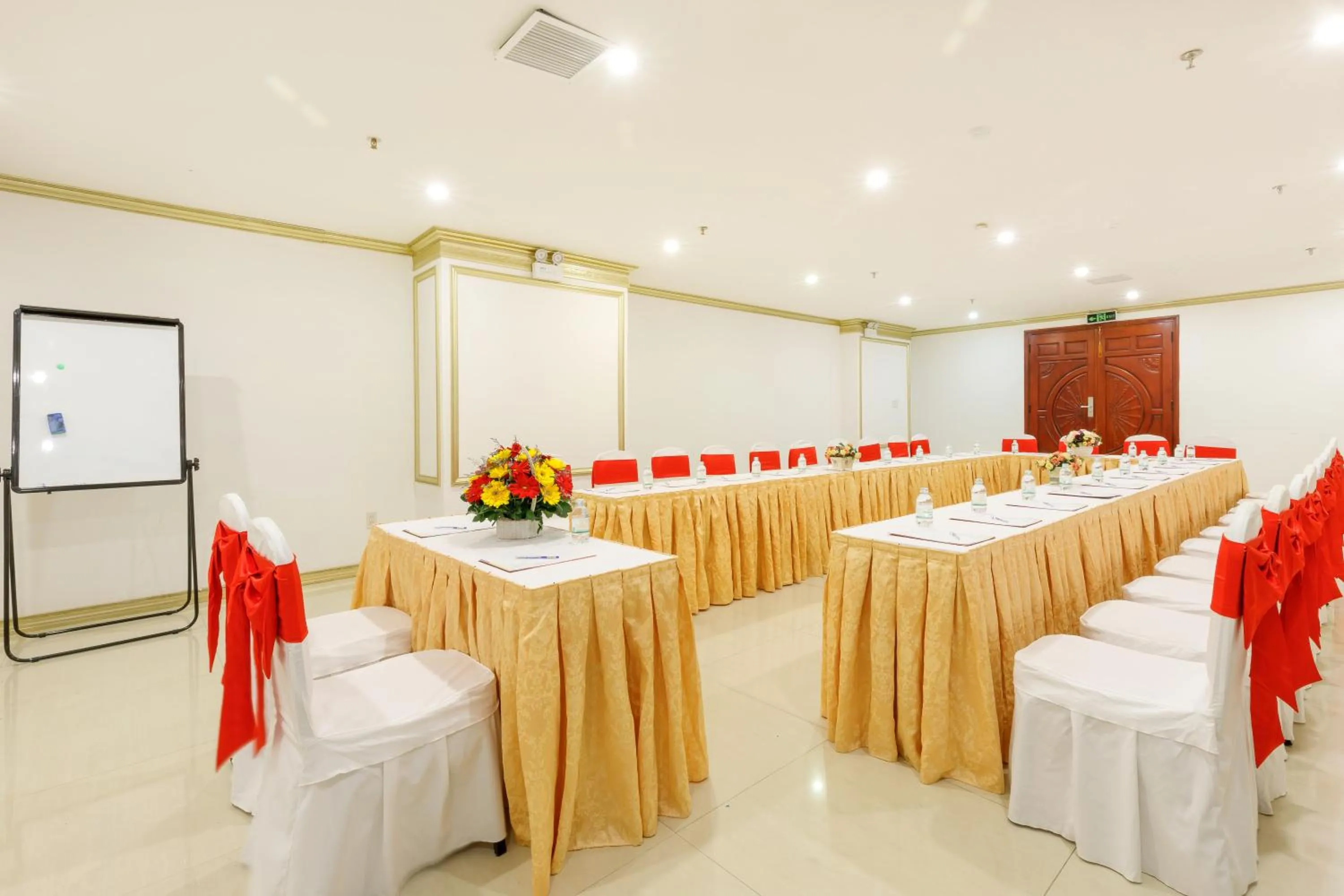 Business facilities in Paris Luxury Hotel & Apartment Nha Trang
