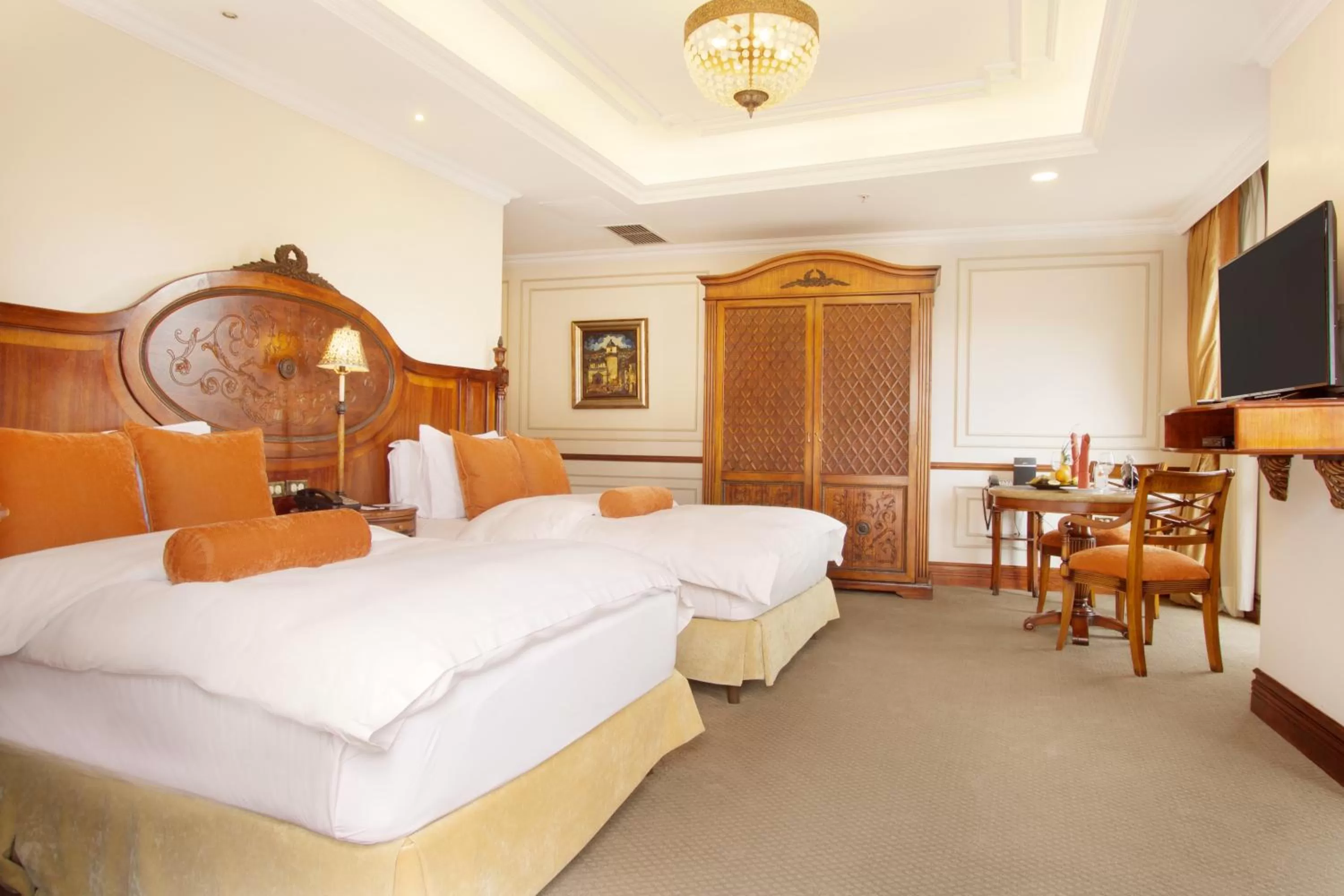 Bed in Plaza Grande Hotel