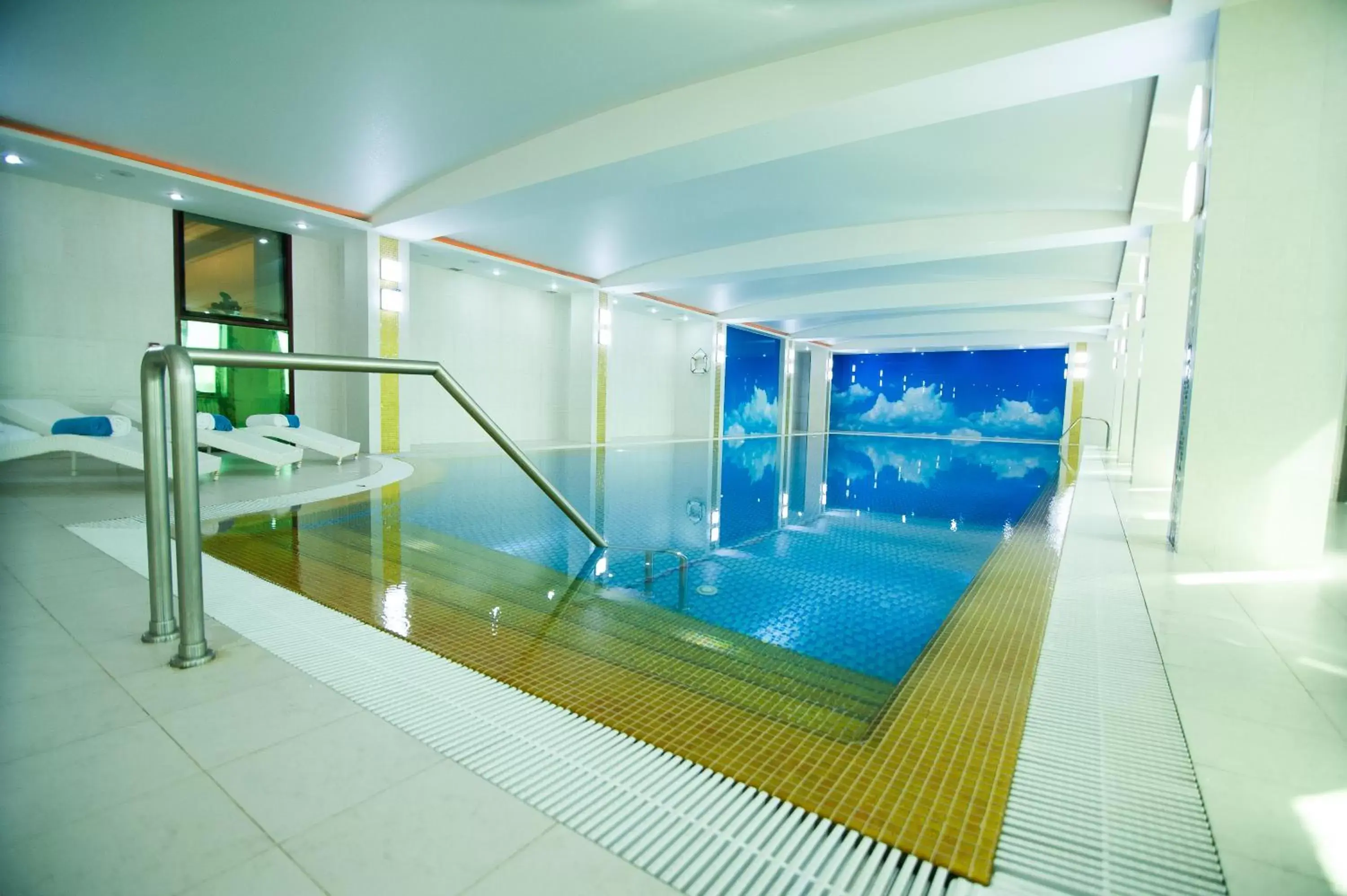 Swimming Pool in Kazzhol Hotel Astana