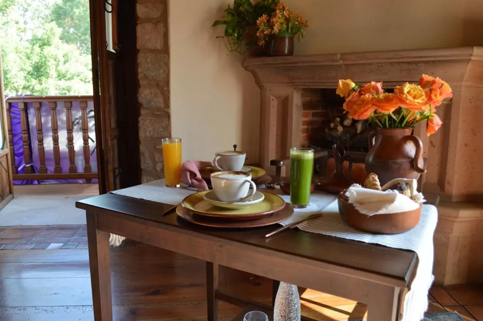 Breakfast in Hotel Casa del Naranjo