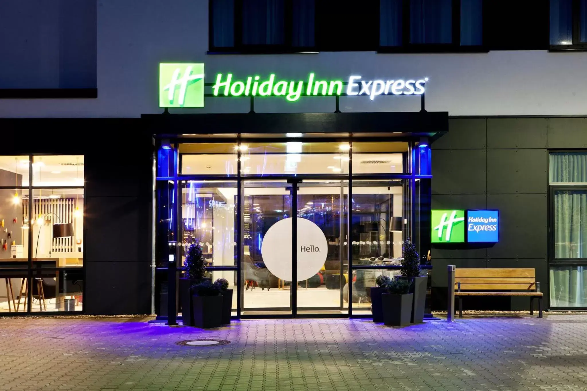 Property building in Holiday Inn Express - Düsseldorf Airport