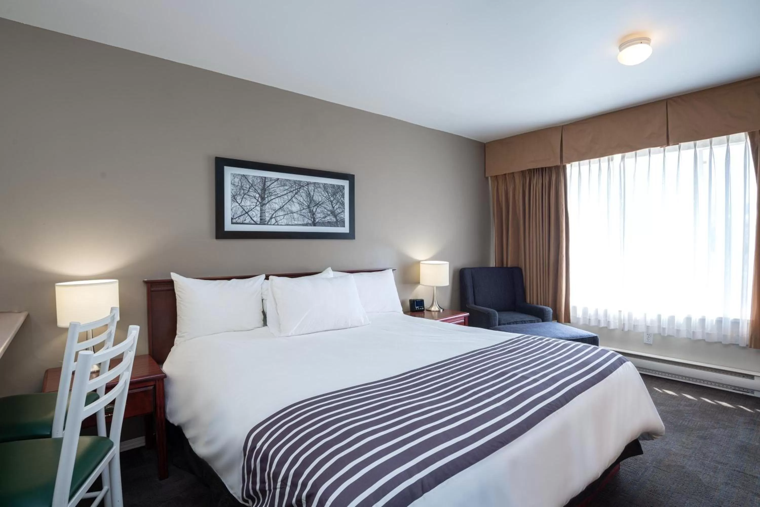 Bedroom, Bed in Sandman Hotel & Suites Williams Lake