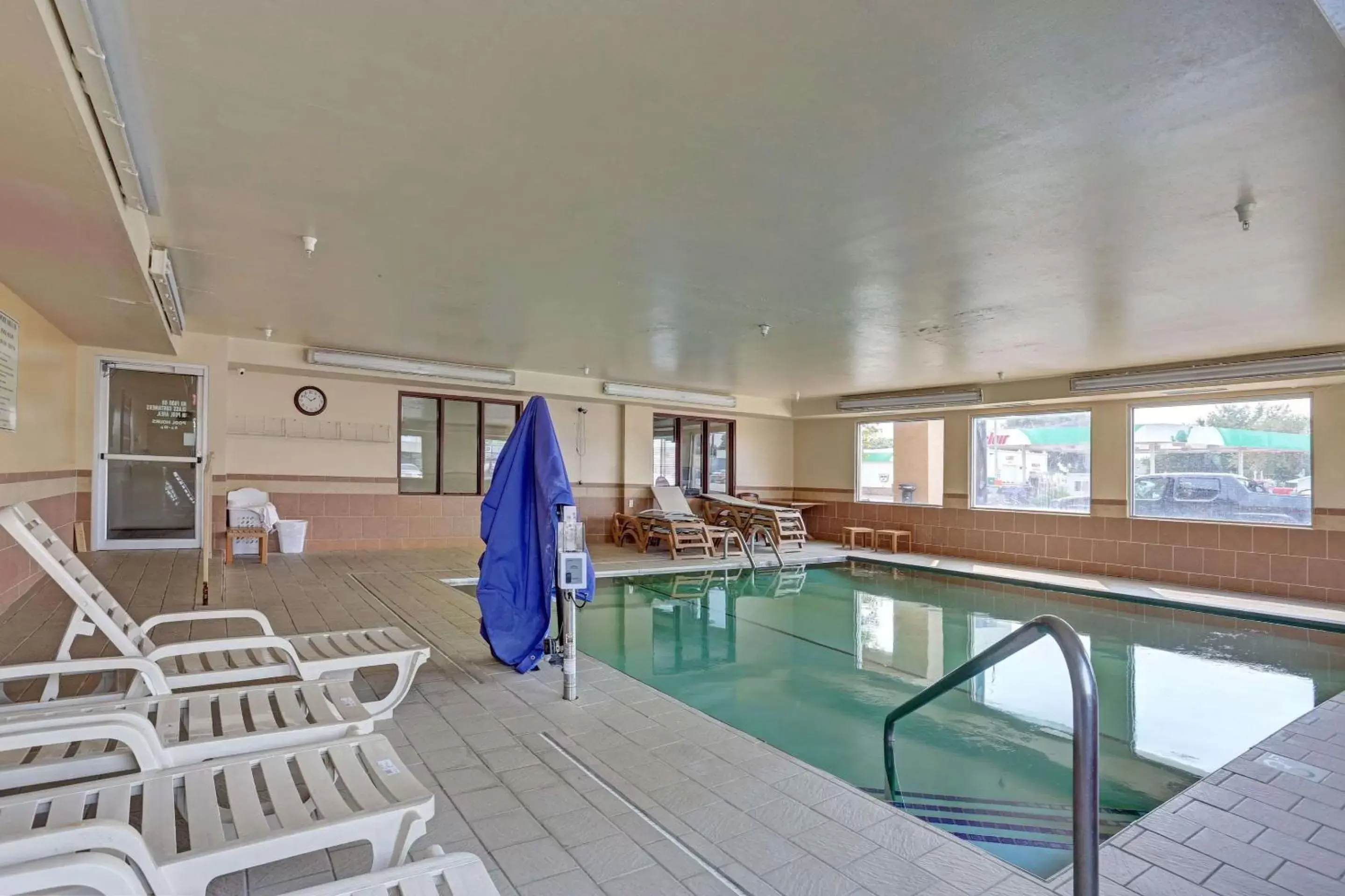 Activities, Swimming Pool in Quality Inn Pierre-Fort Pierre