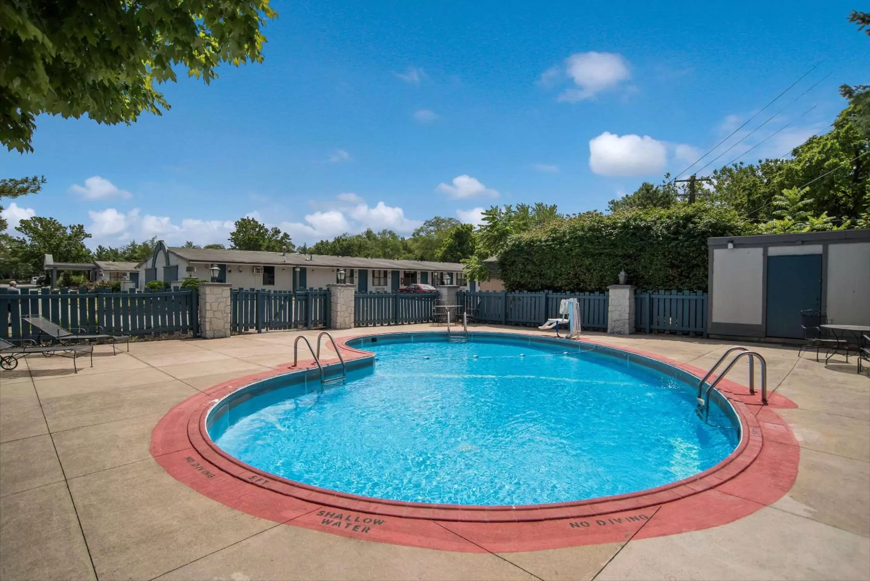 Swimming pool in Rodeway Inn Carlisle North Swimming pool in Rodeway Inn Carlisle North