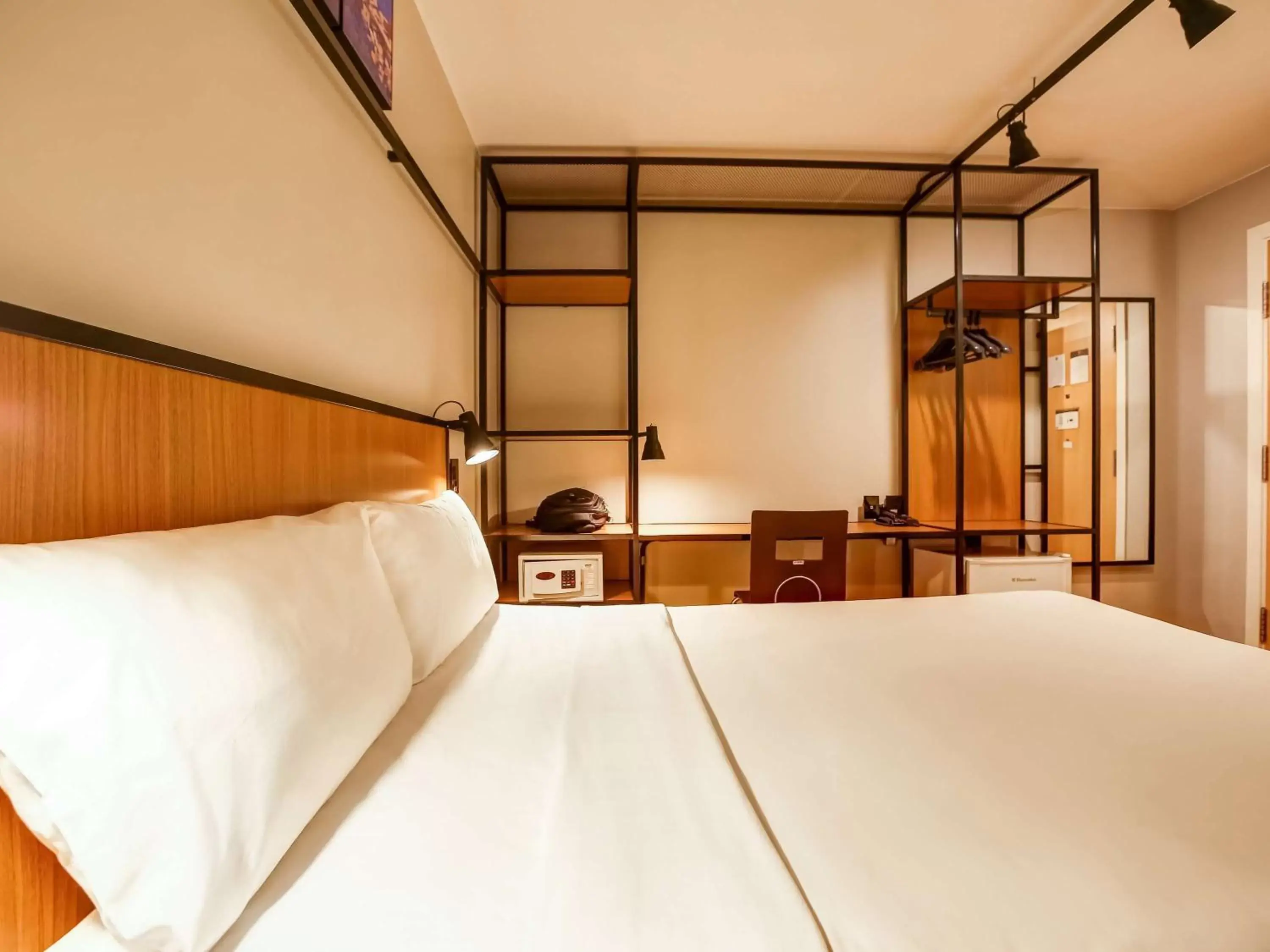 Bedroom, Bed in ibis Copacabana Posto 2