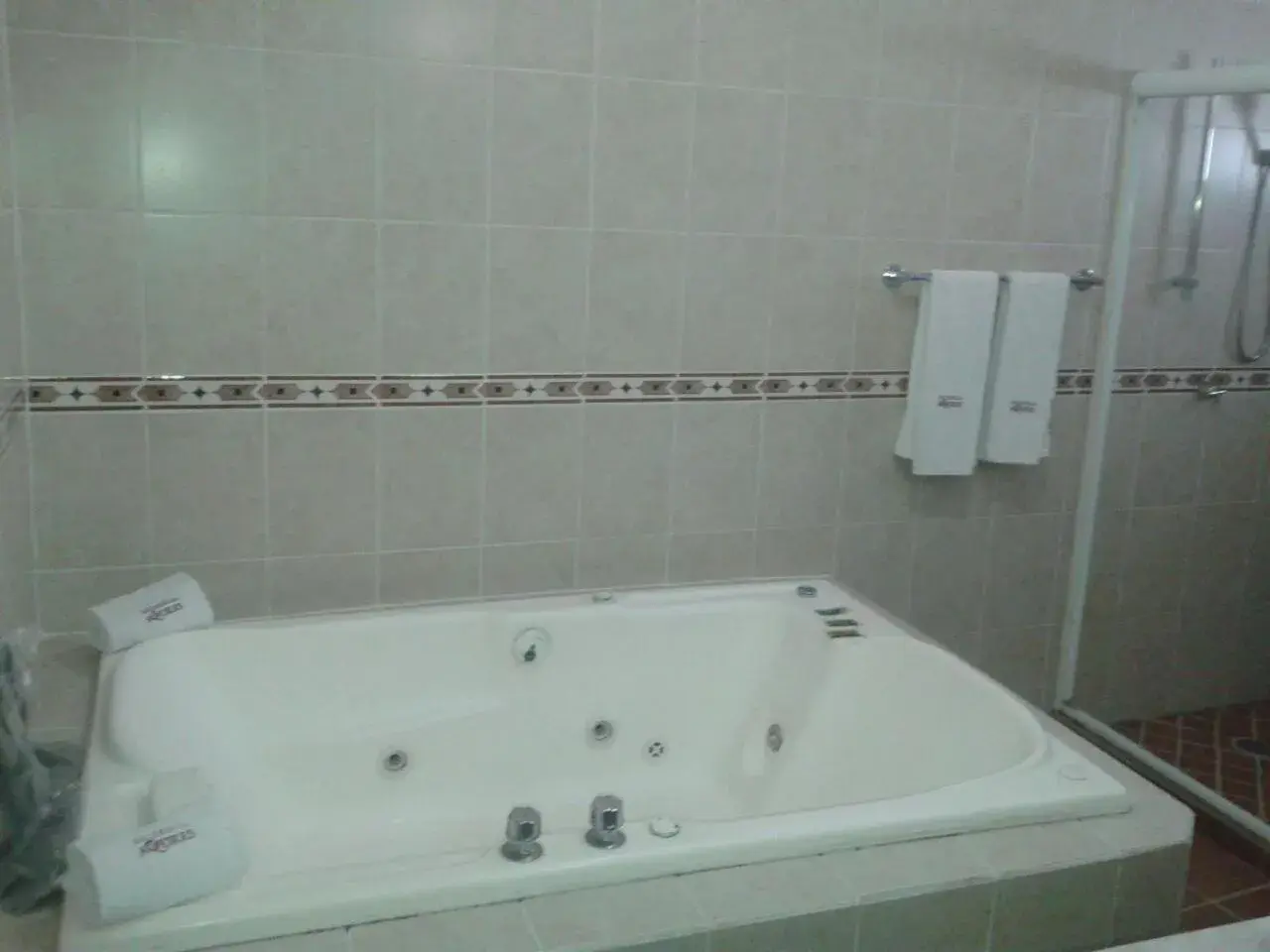 Bath, Bathroom in Hotel Aquiles