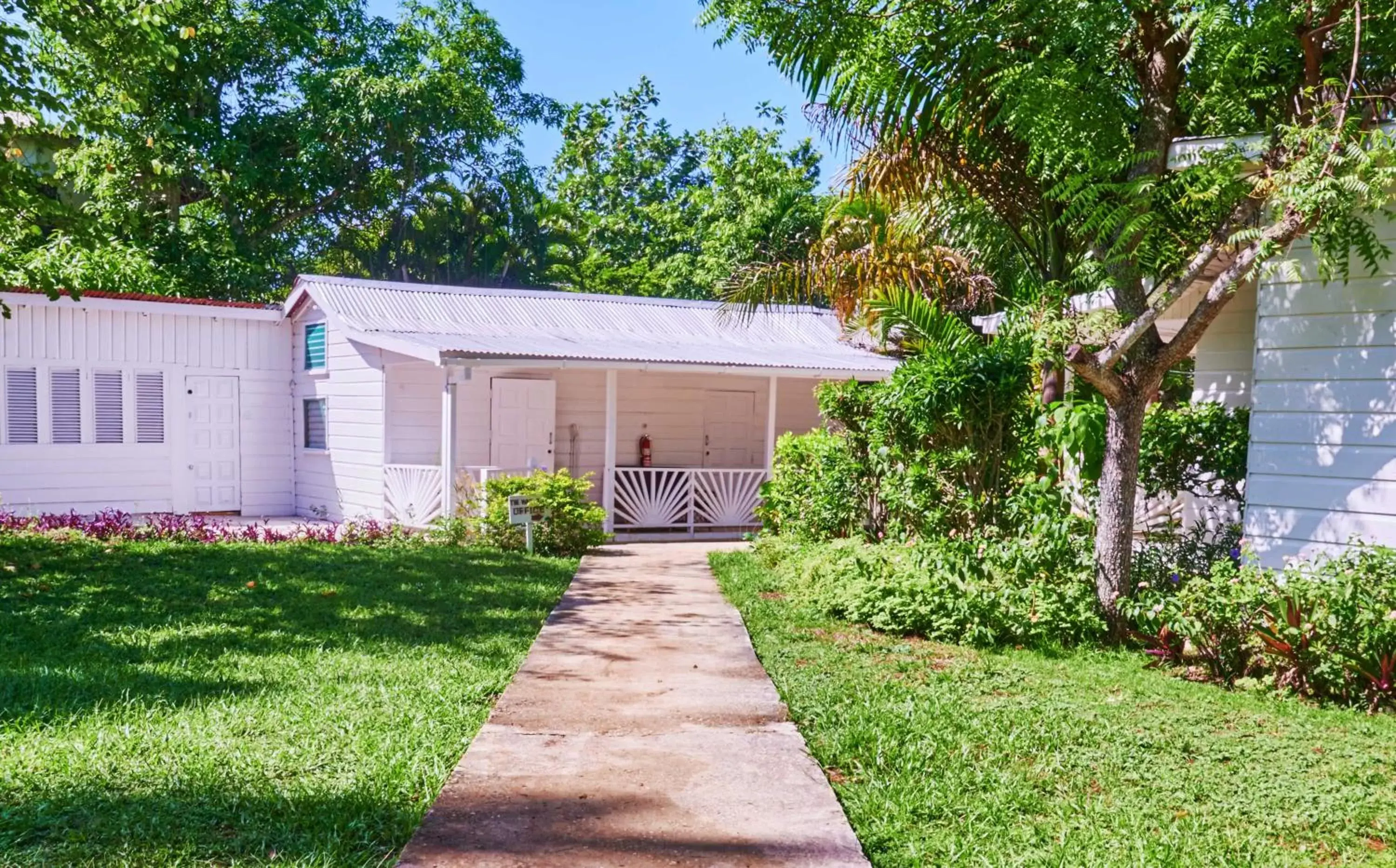 Property building in Yellow Bird Sea Property building in Yellow Bird Sea
