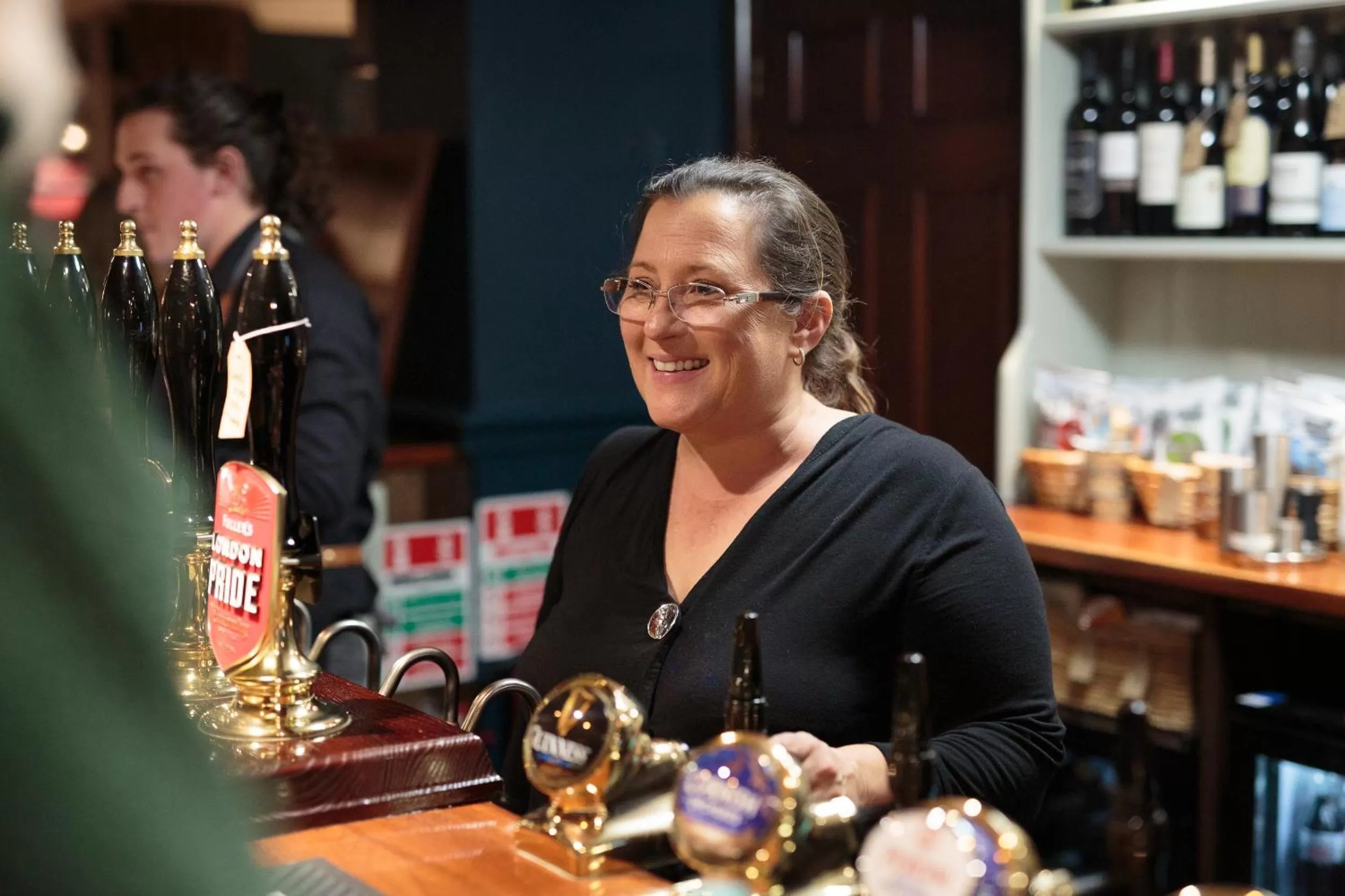 Lounge or bar in The Three Horseshoes East Worldham