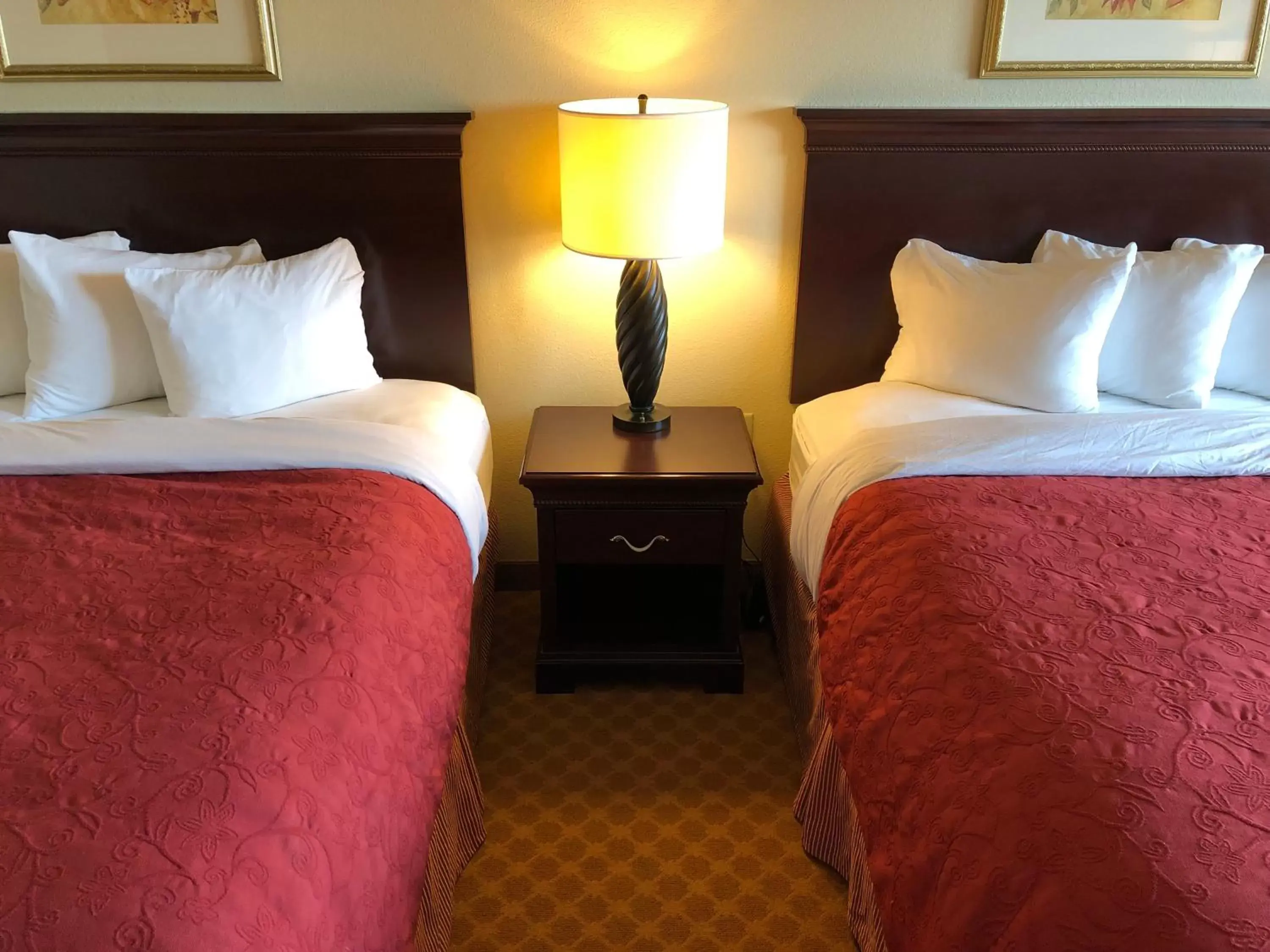 Bedroom, Bed in AmericInn by Wyndham Iron Mountain