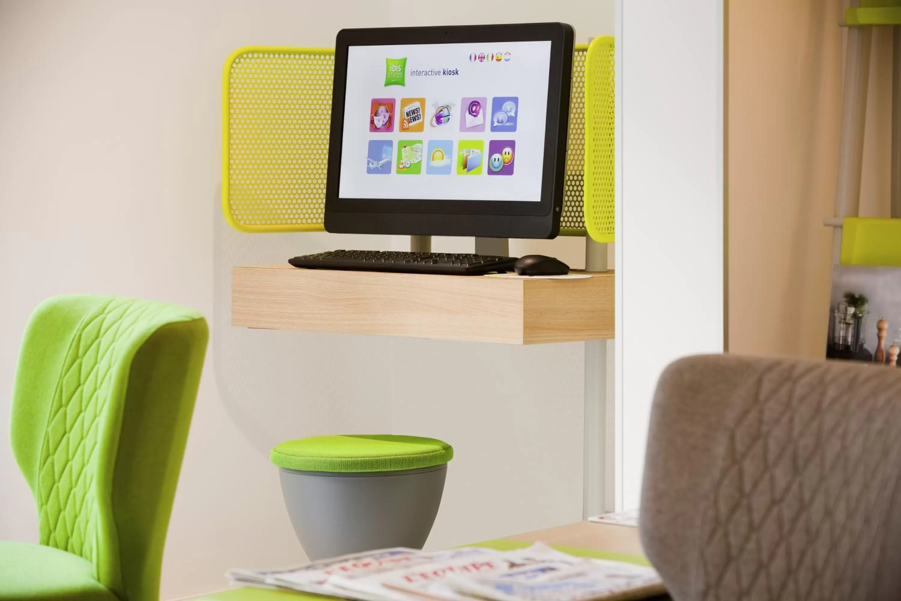 Communal lounge/ TV room in ibis Styles Paris Buttes Chaumont