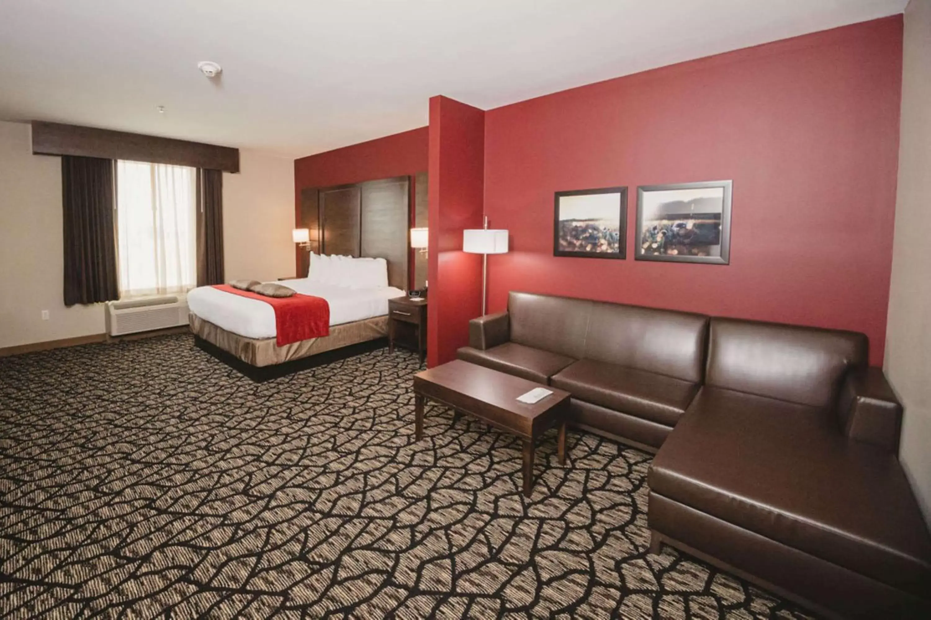 Photo of the whole room in Best Western Plus Lakeview Hotel