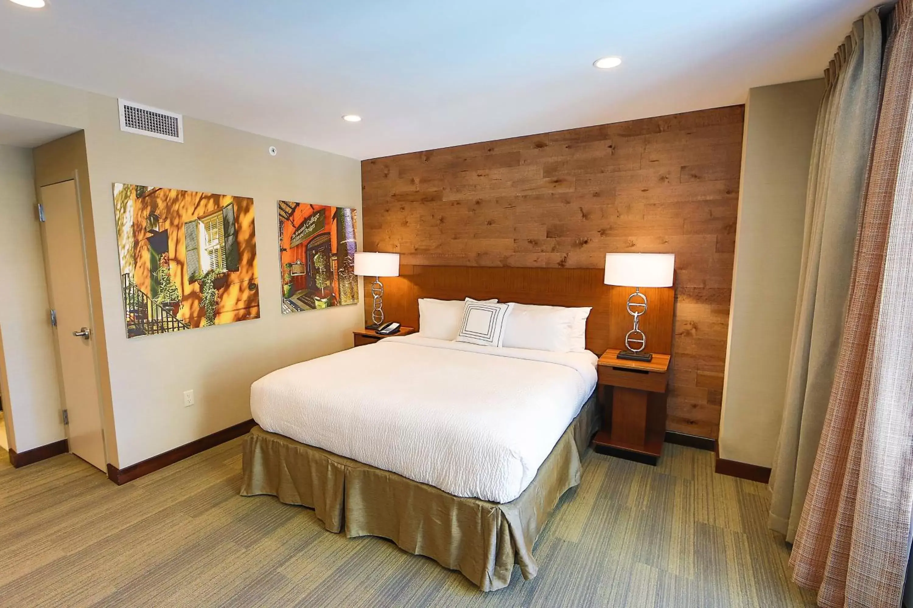 Photo of the whole room, Bed in Fairfield Inn & Suites by Marriott Savannah Midtown