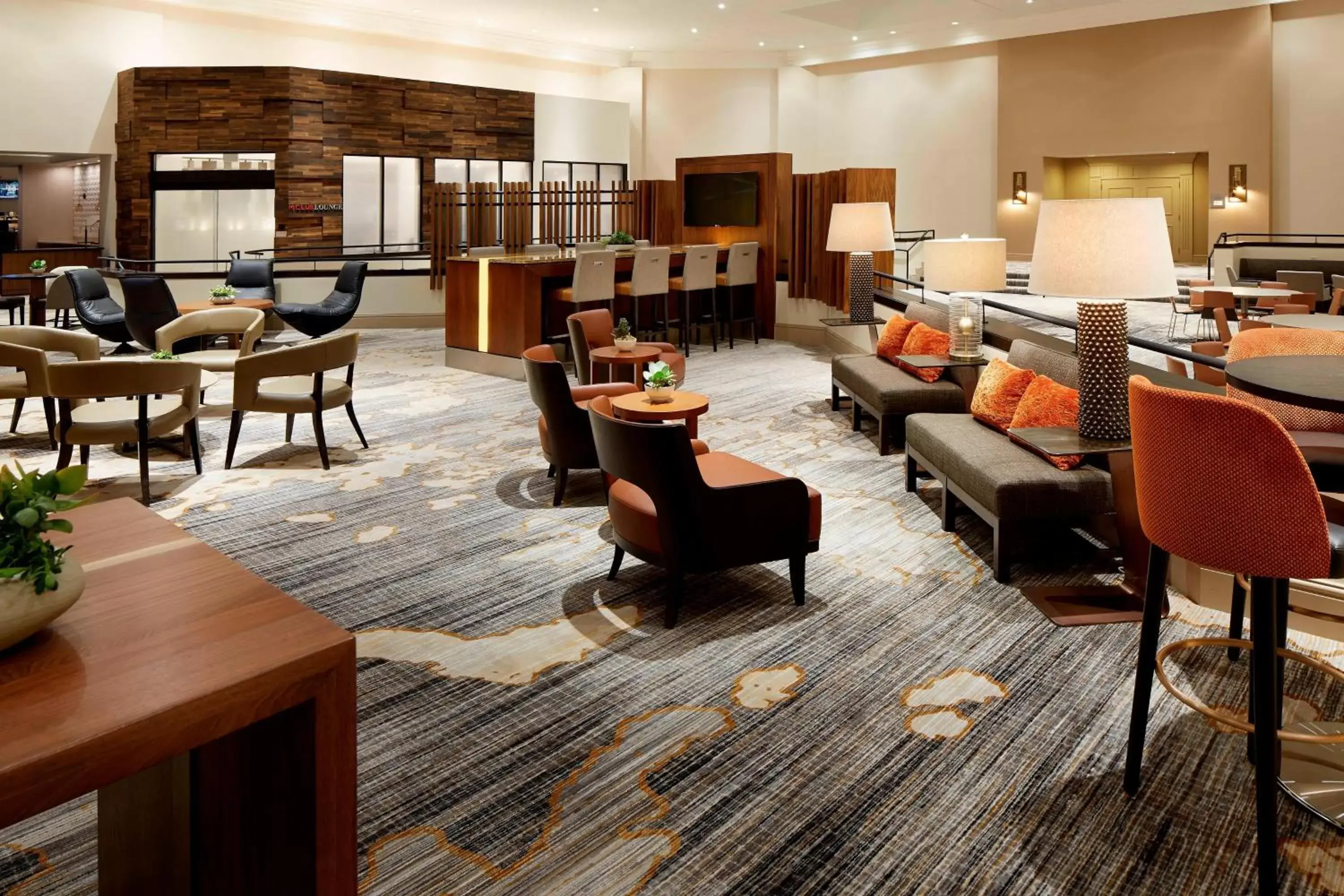 Photo of the whole room, Restaurant/Places to Eat in Marriott DFW Airport South