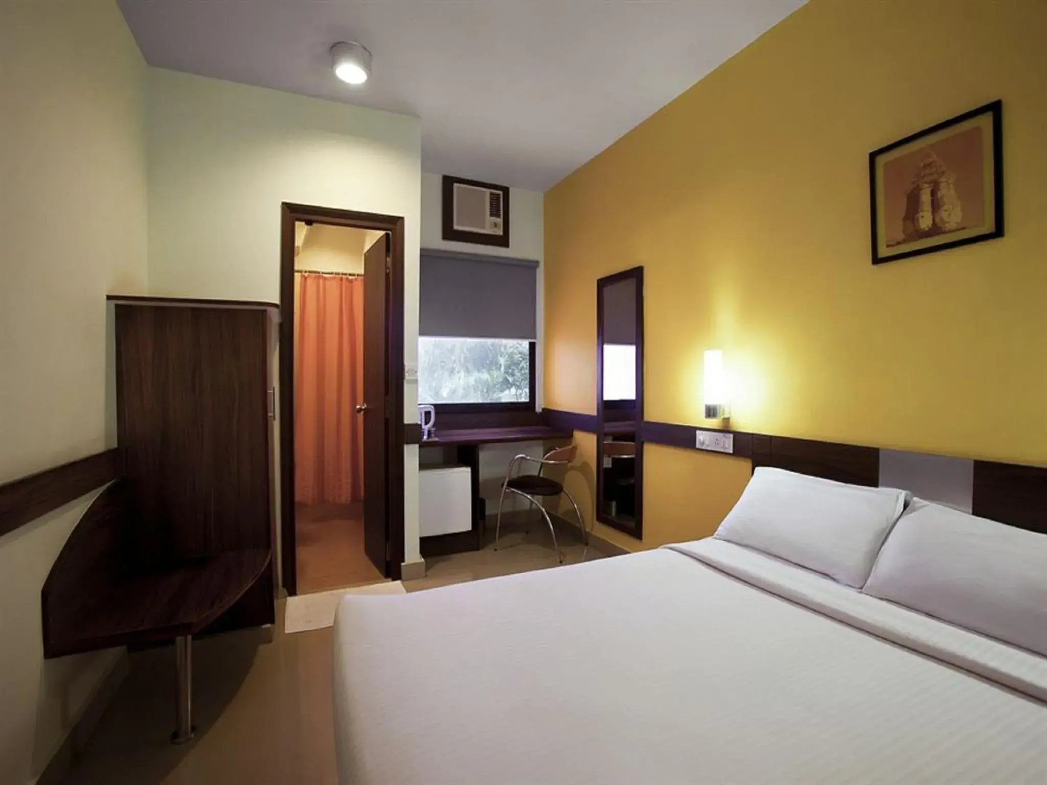 Photo of the whole room, Bed in Ginger Faridabad