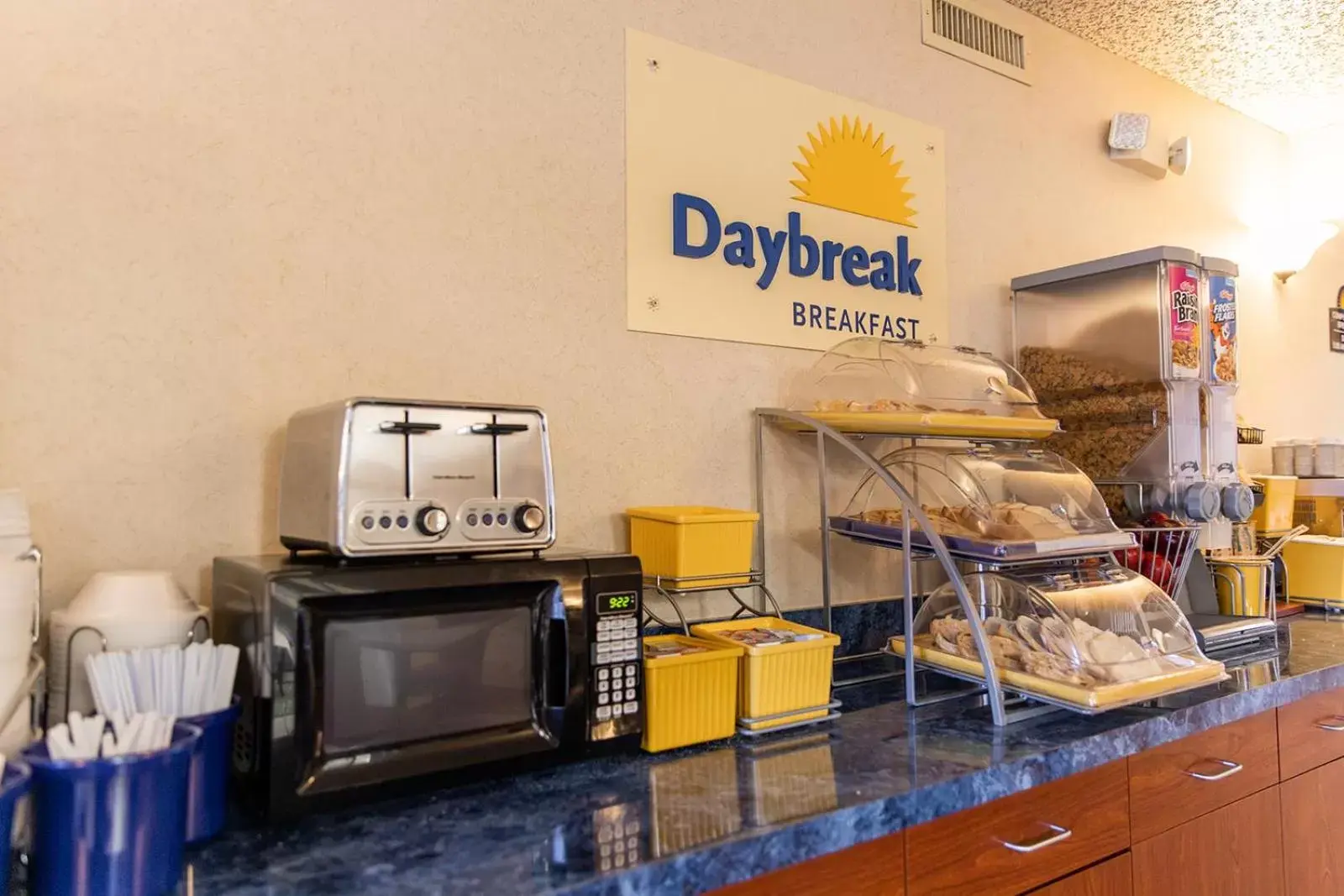 Continental breakfast in Days Inn by Wyndham Kuttawa/Eddyville