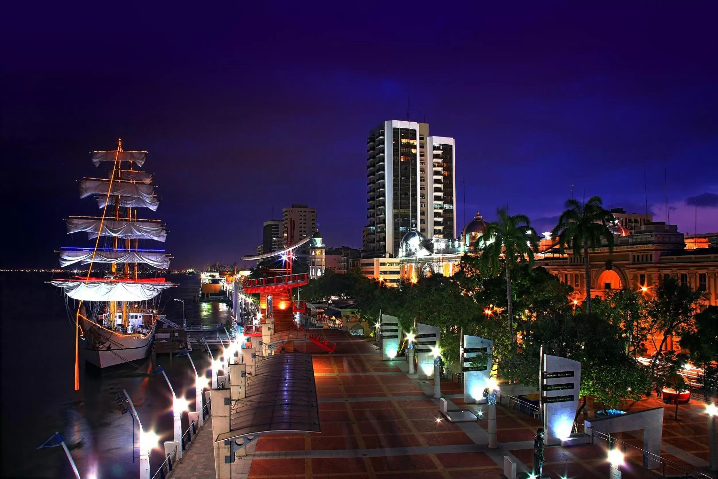 Nearby landmark in Hotel Palace Guayaquil