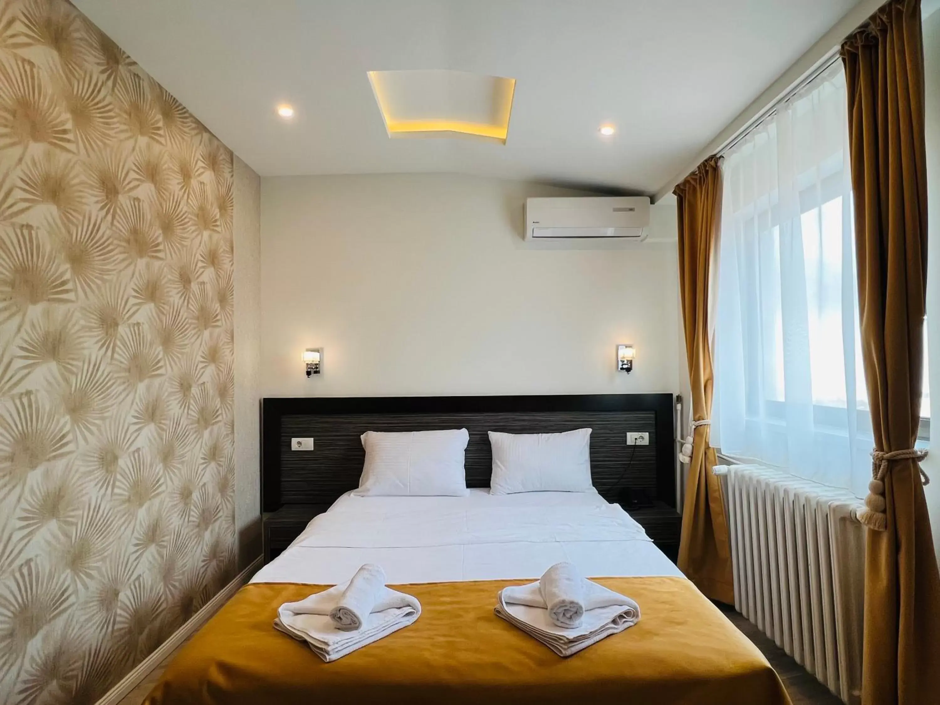 Bed in Side One Design Hotel Garni