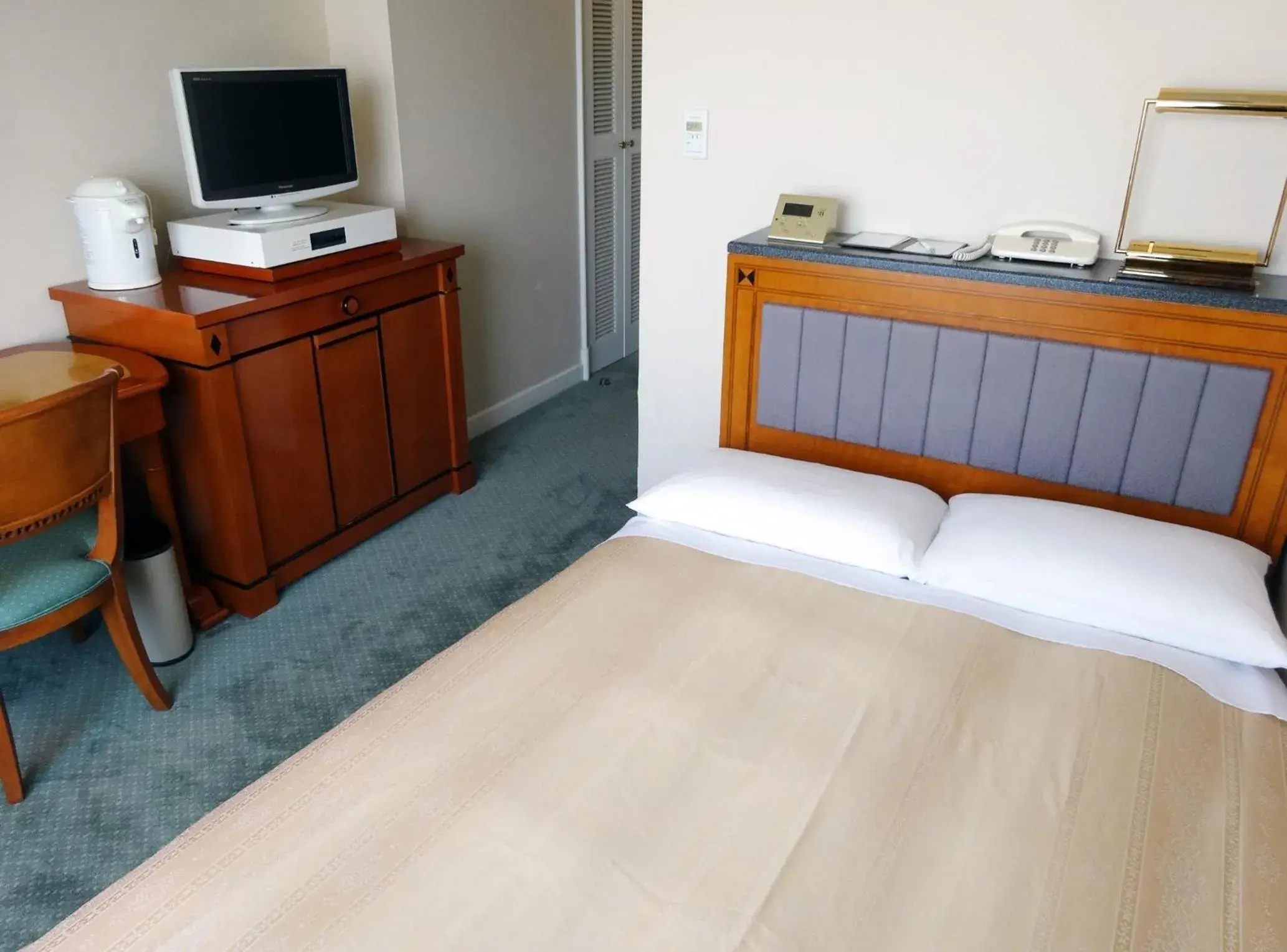 Photo of the whole room, Bed in Hotel East 21 Tokyo