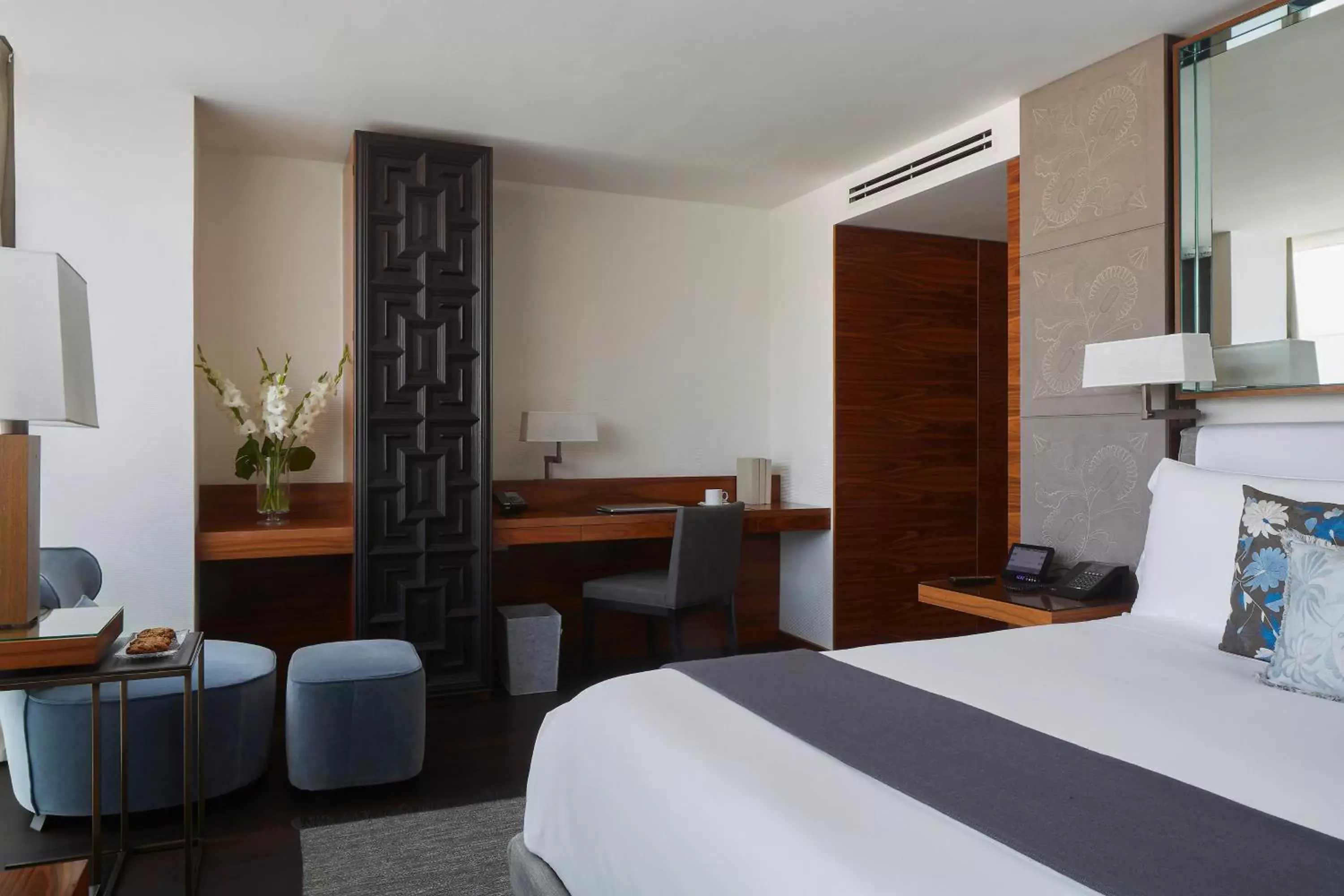 Photo of the whole room, Bed in Las Alcobas, a Luxury Collection Hotel, Mexico City