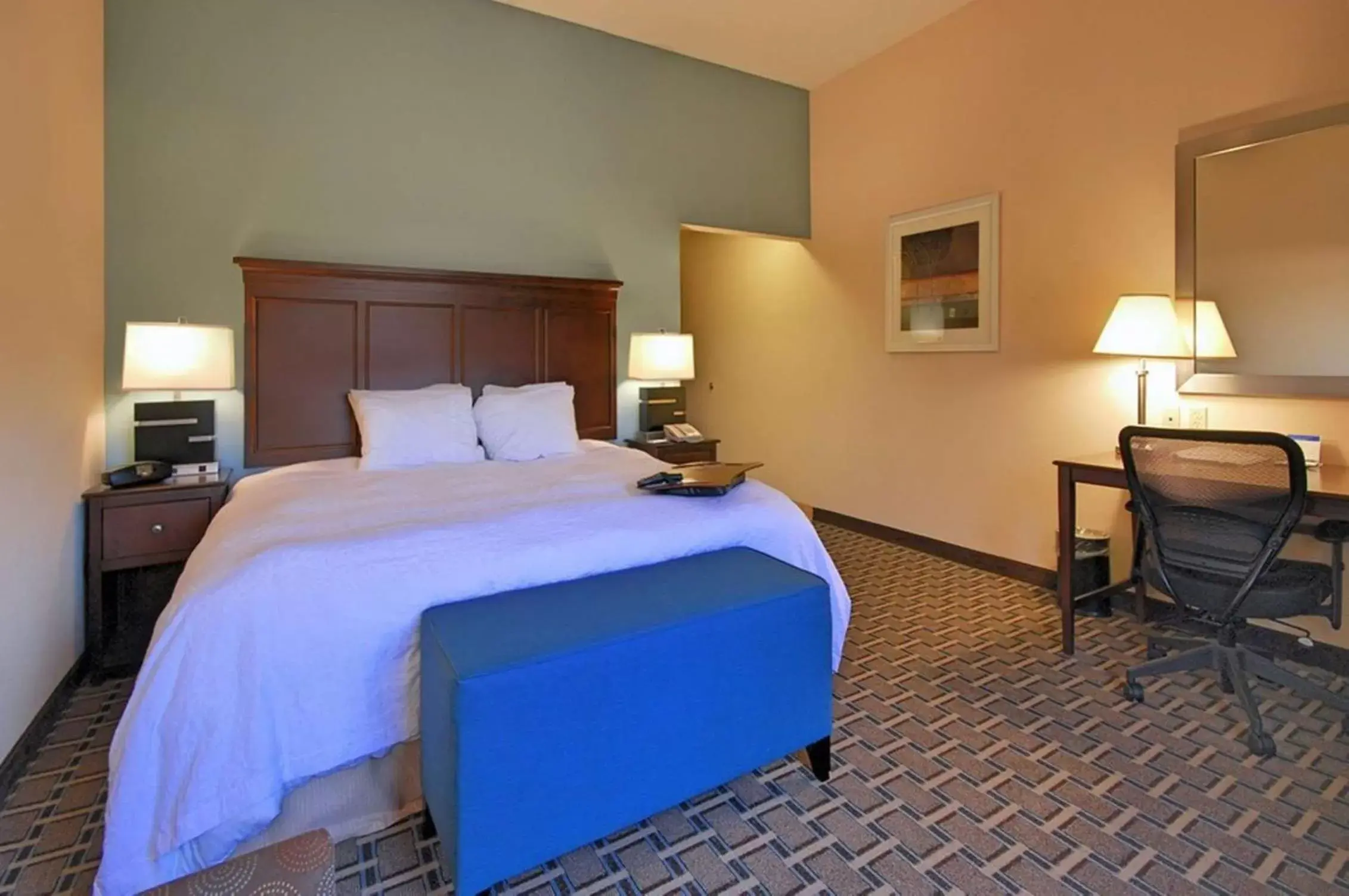 Bed in Hampton Inn By Hilton And Suites New Iberia