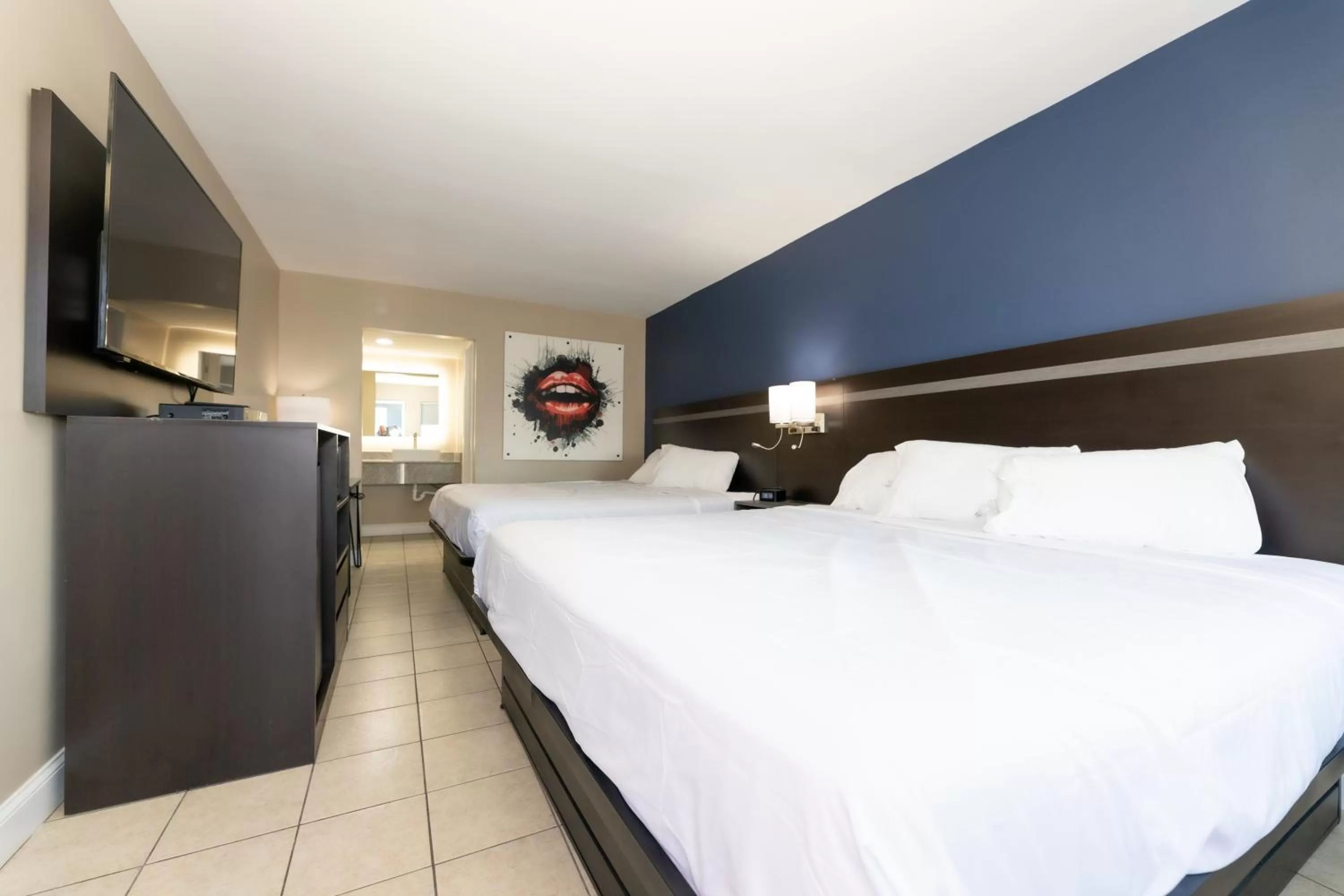 Bed in Seaside Sands Inn