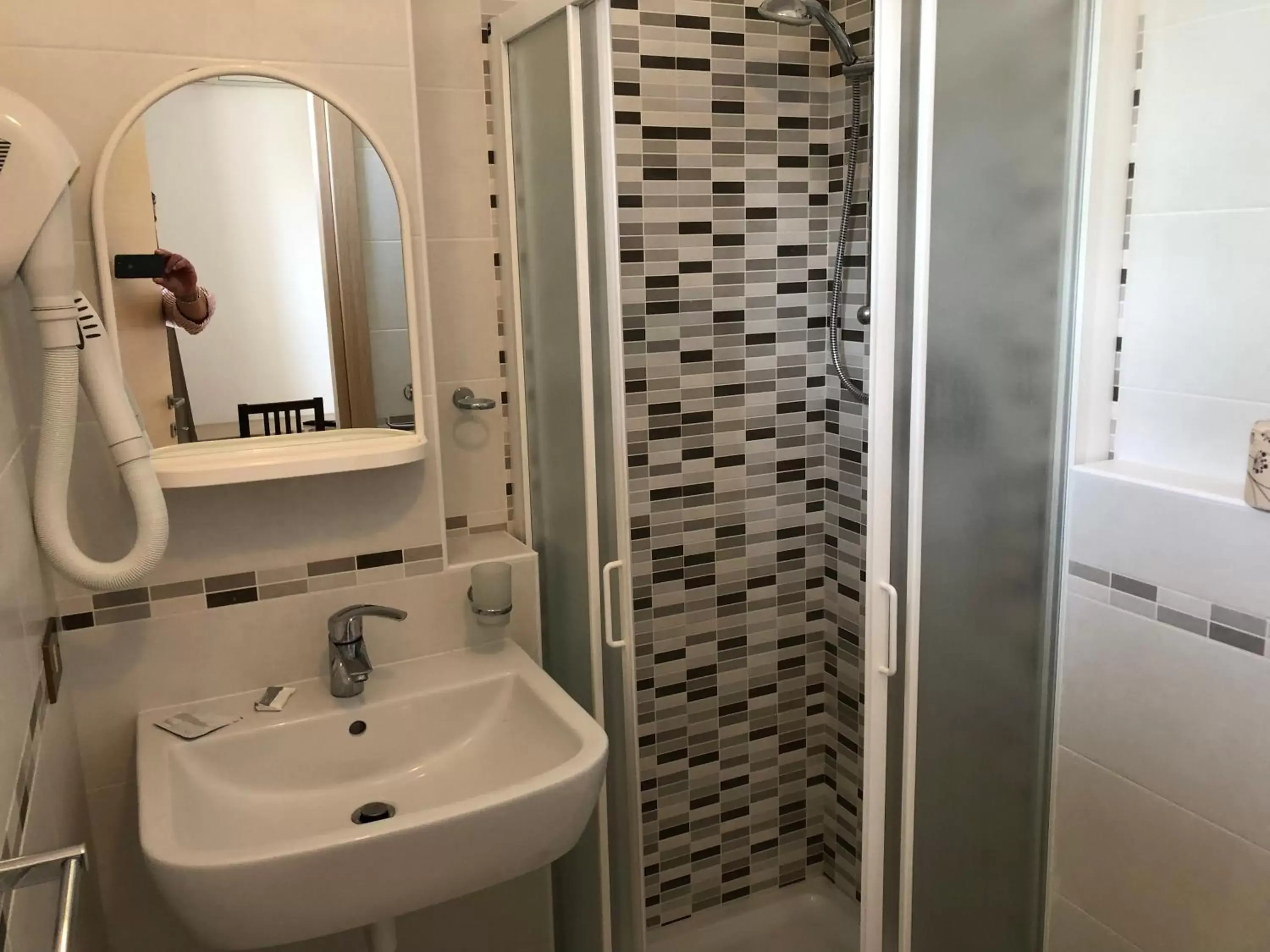 Shower, Bathroom in Hotel Clerice