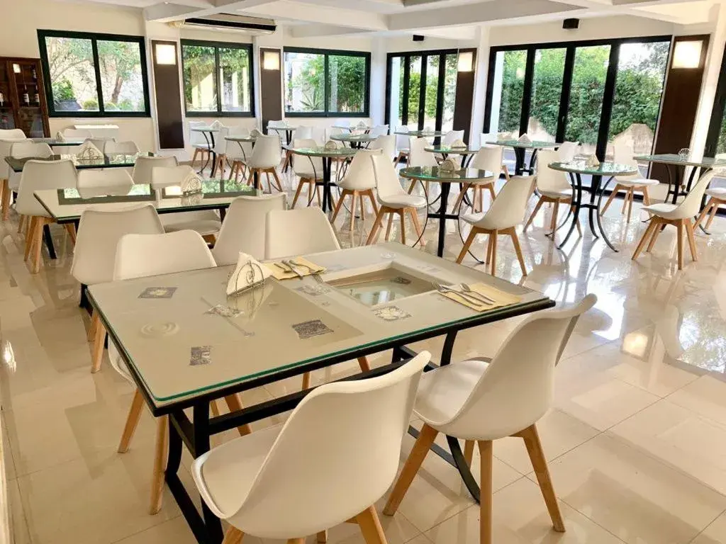 Breakfast, Restaurant/Places to Eat in Hotel & Apartments Villa Linda