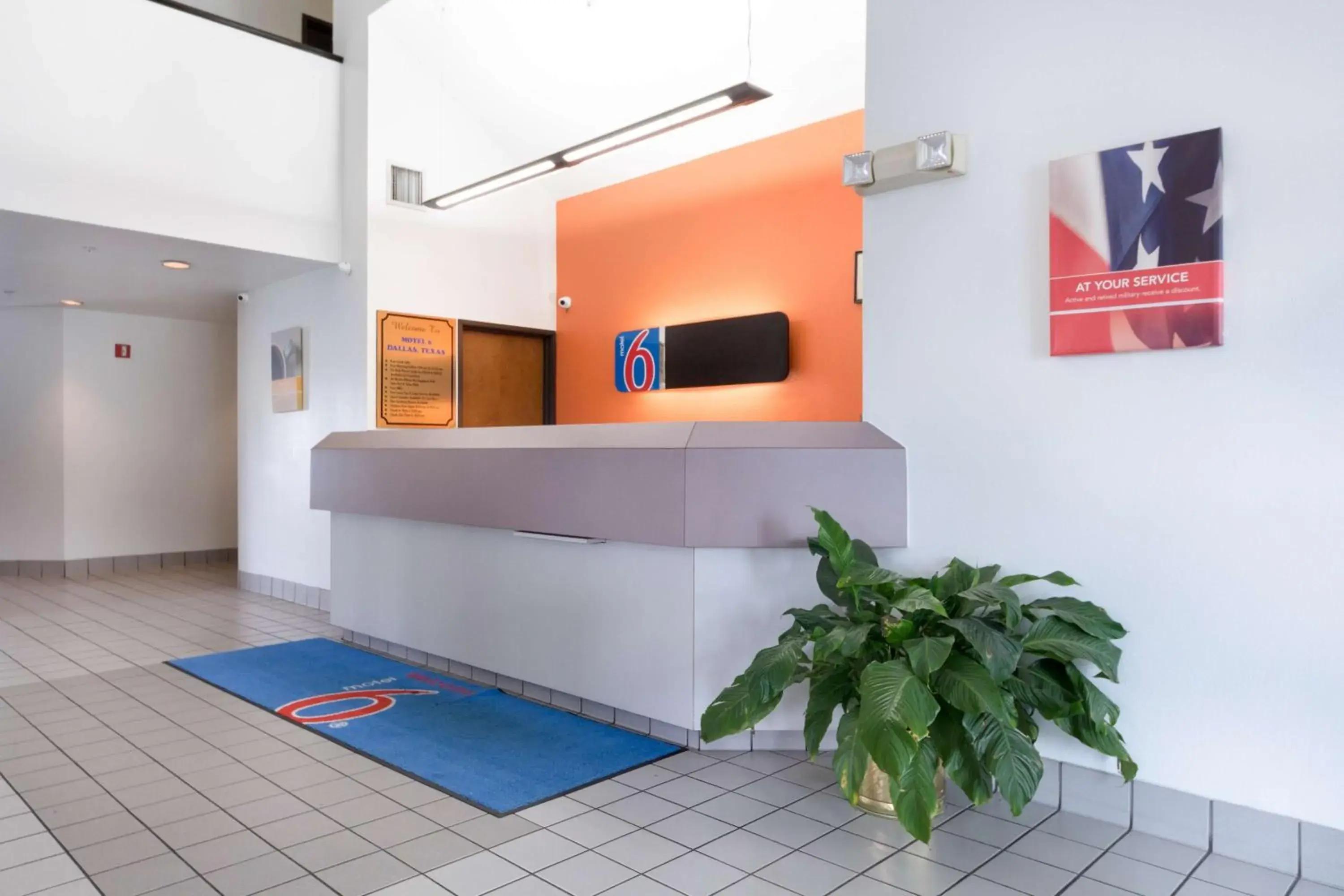 Lobby or reception, Lobby/Reception in Motel 6 Dallas, TX - Northeast