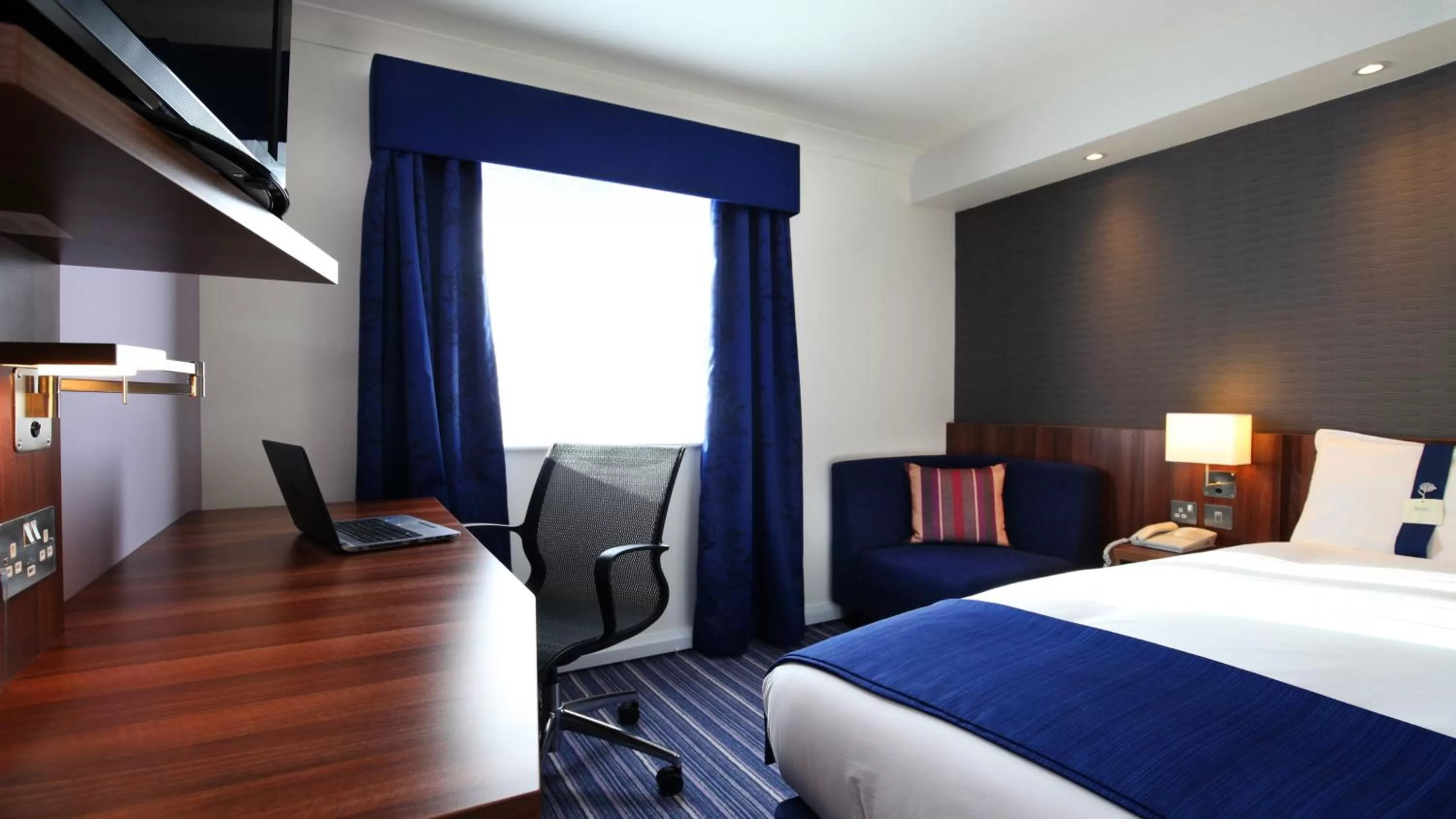 Photo of the whole room, Bed in Holiday Inn Express York by IHG