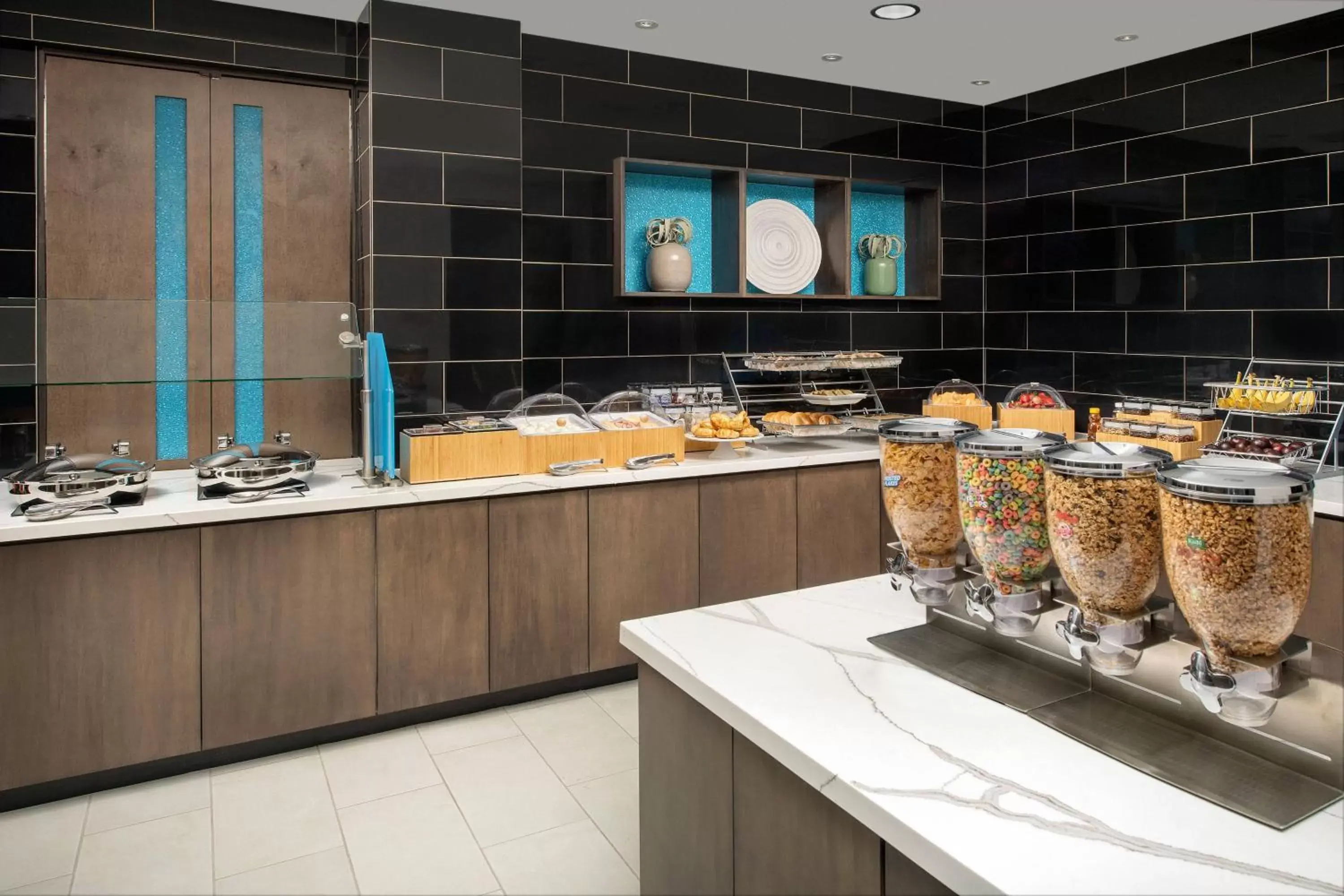 Breakfast, Food in SpringHill Suites by Marriott Atlanta Perimeter Center