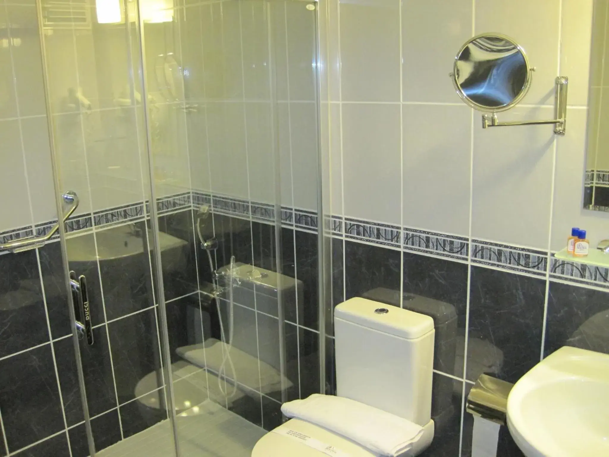 Bathroom in Avlonya Hotel