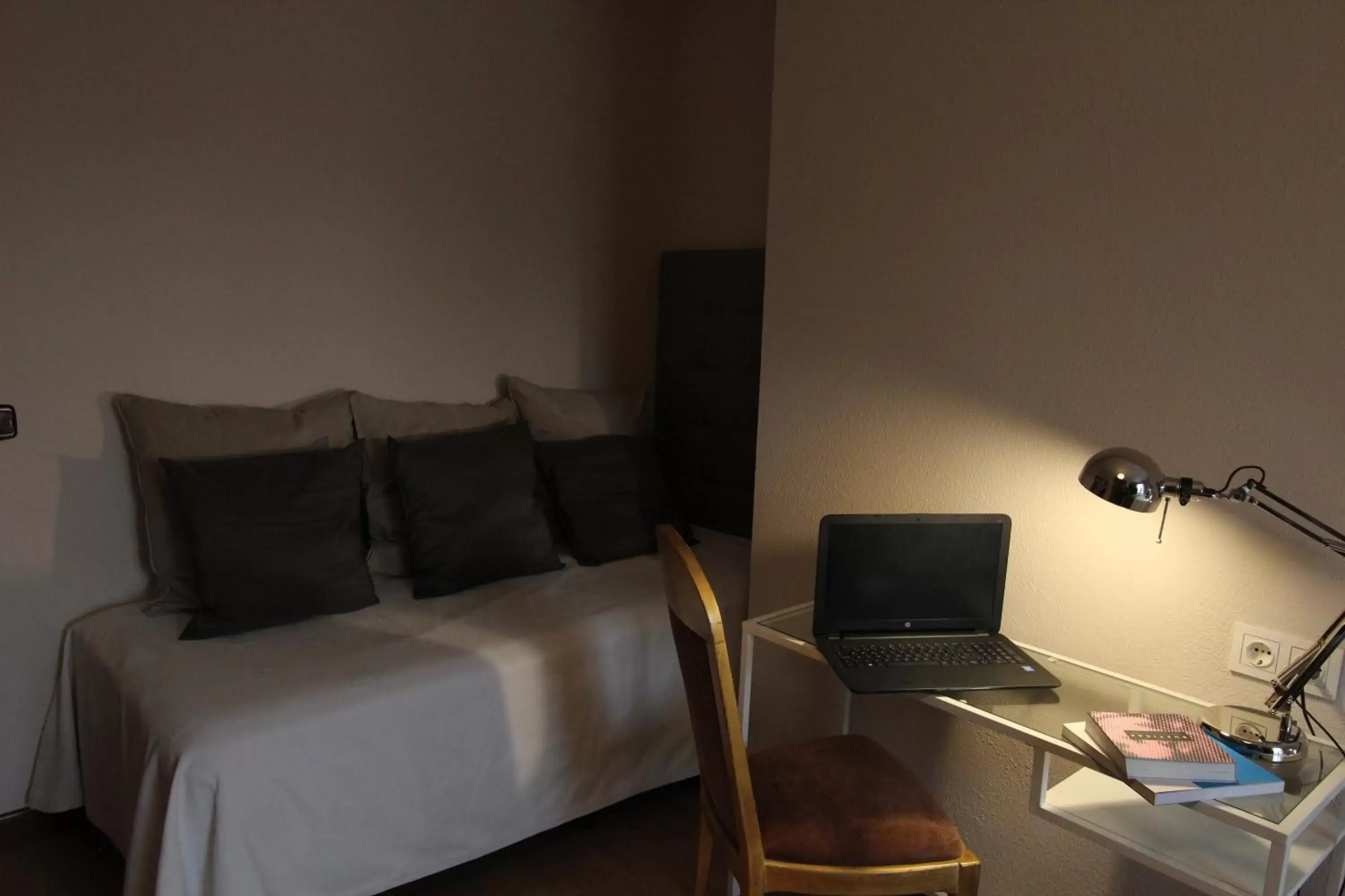 Seating area, TV/Entertainment Center in Hotel Eurowest