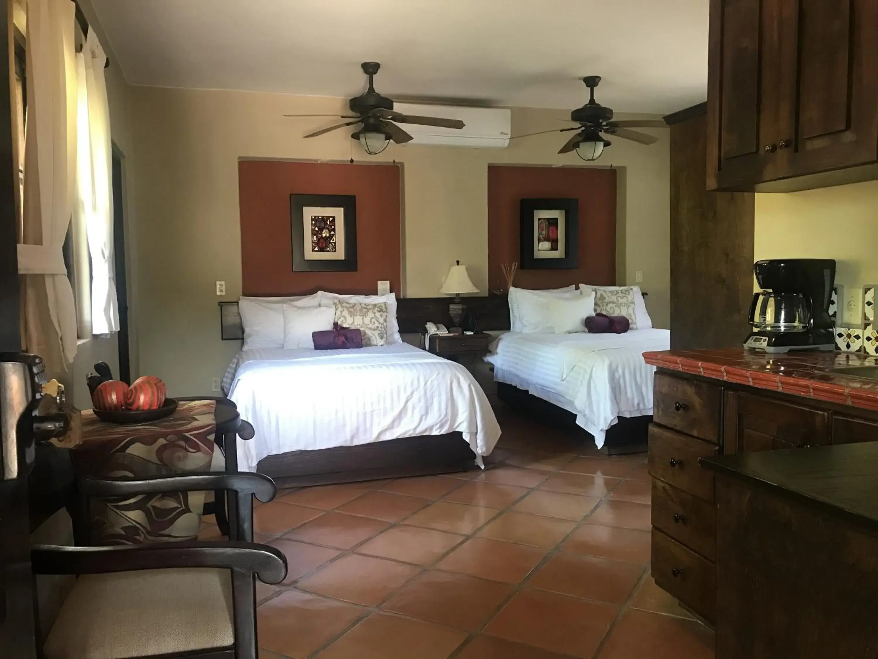 Photo of the whole room, Bed in Posada del Cortes