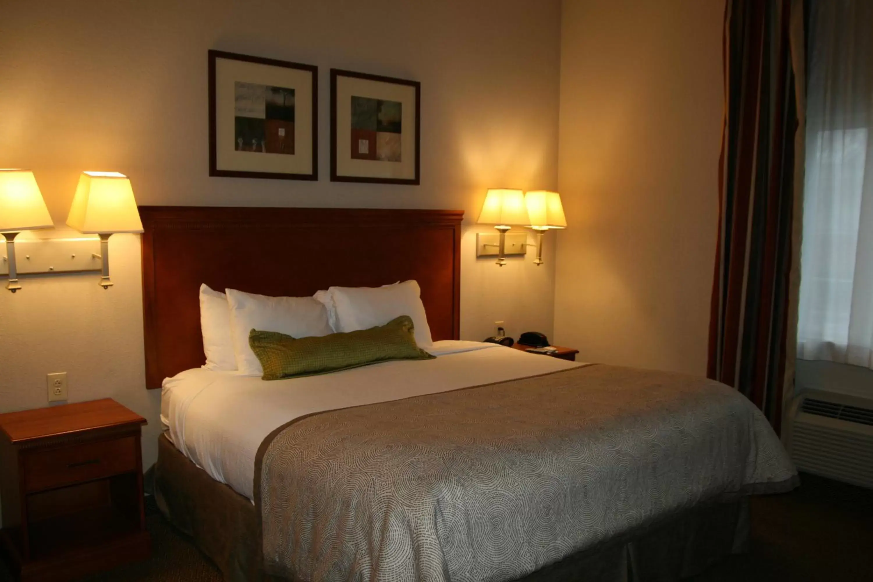 Bedroom, Bed in Candlewood Suites Bordentown-Trenton, an IHG Hotel