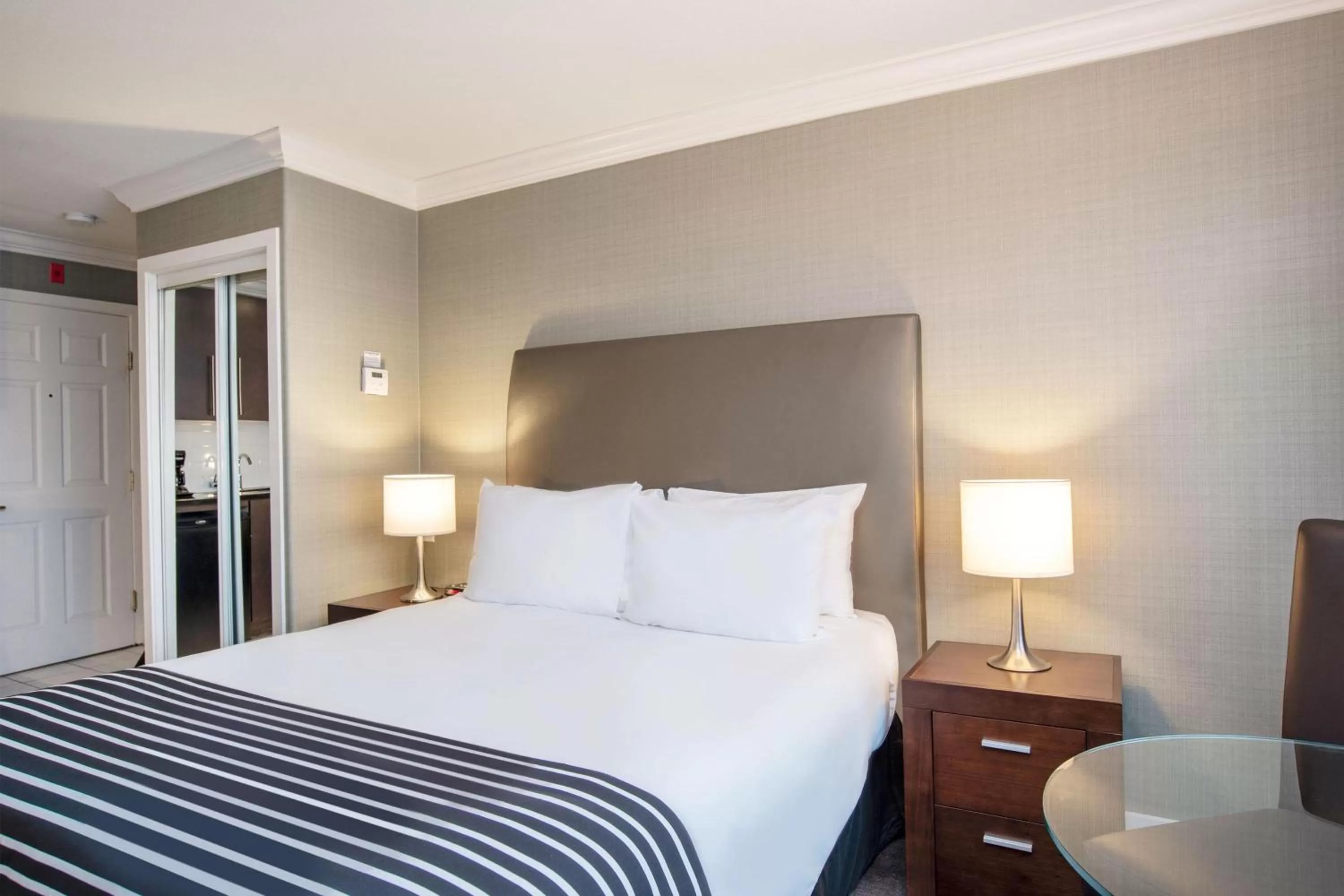 Photo of the whole room, Bed in Sandman Hotel Vancouver Airport