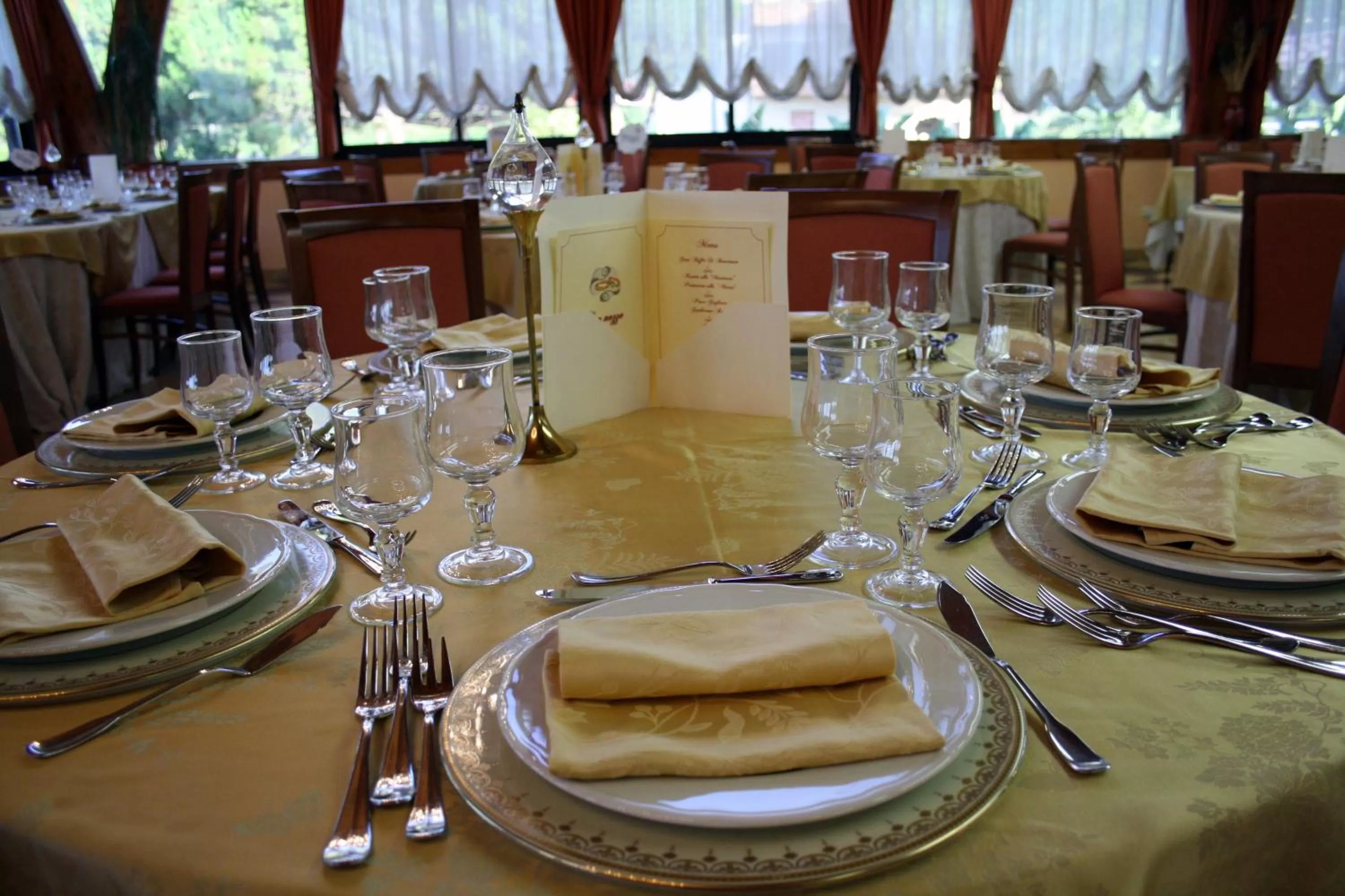 Restaurant/places to eat in Hotel Marinella