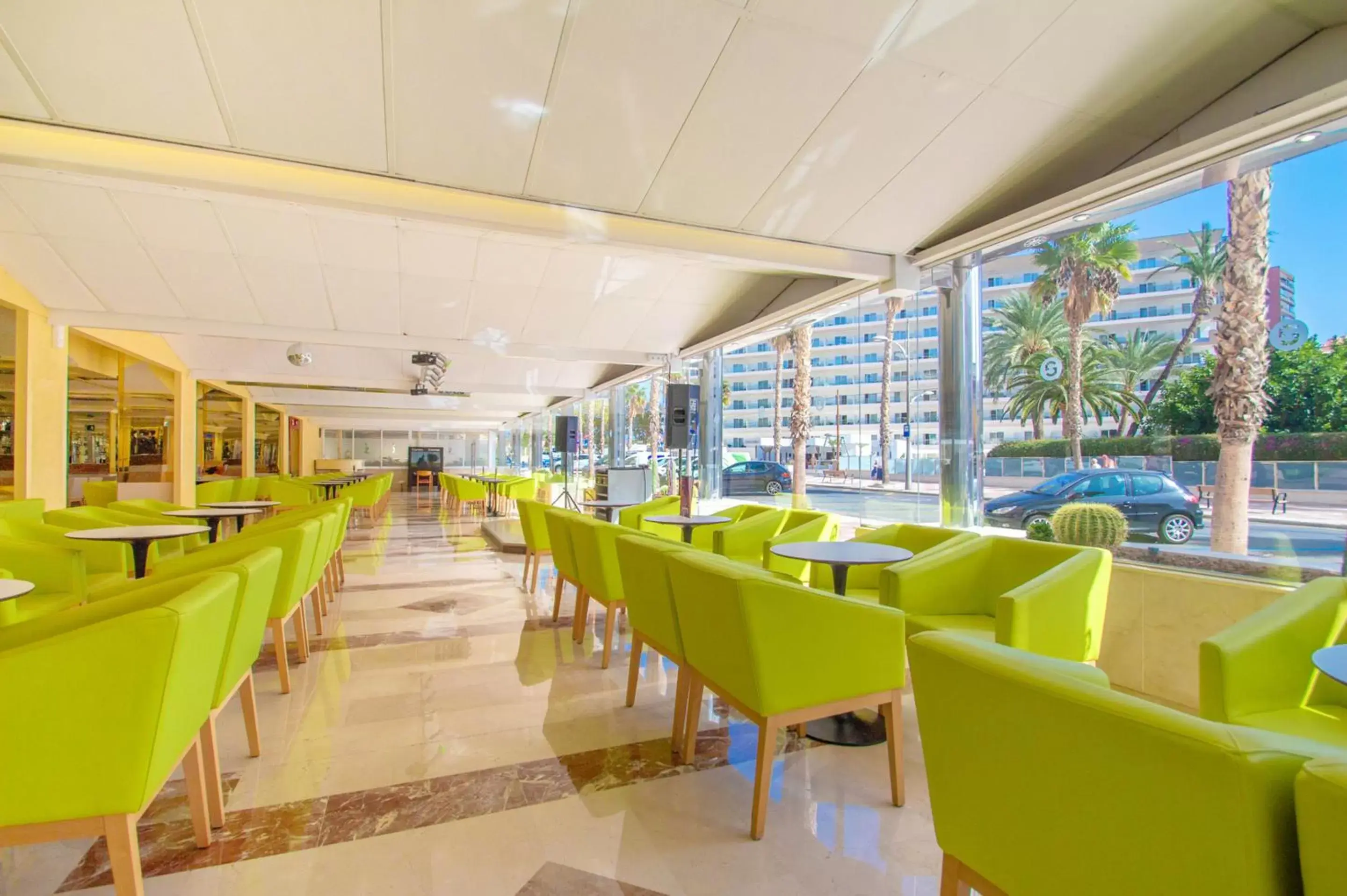 Lounge or bar, Restaurant/Places to Eat in Hotel Servigroup Venus